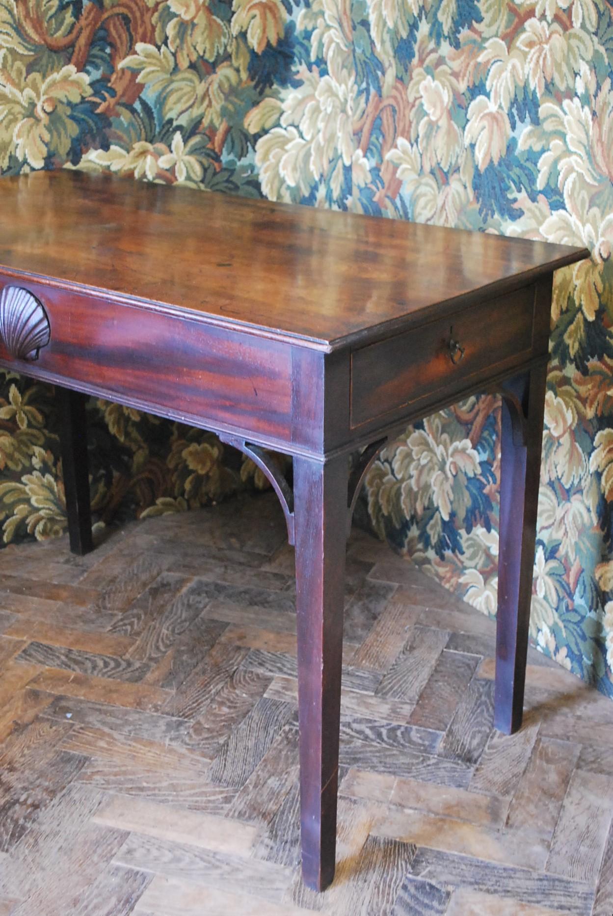 Irish mahogany side table For Sale 4