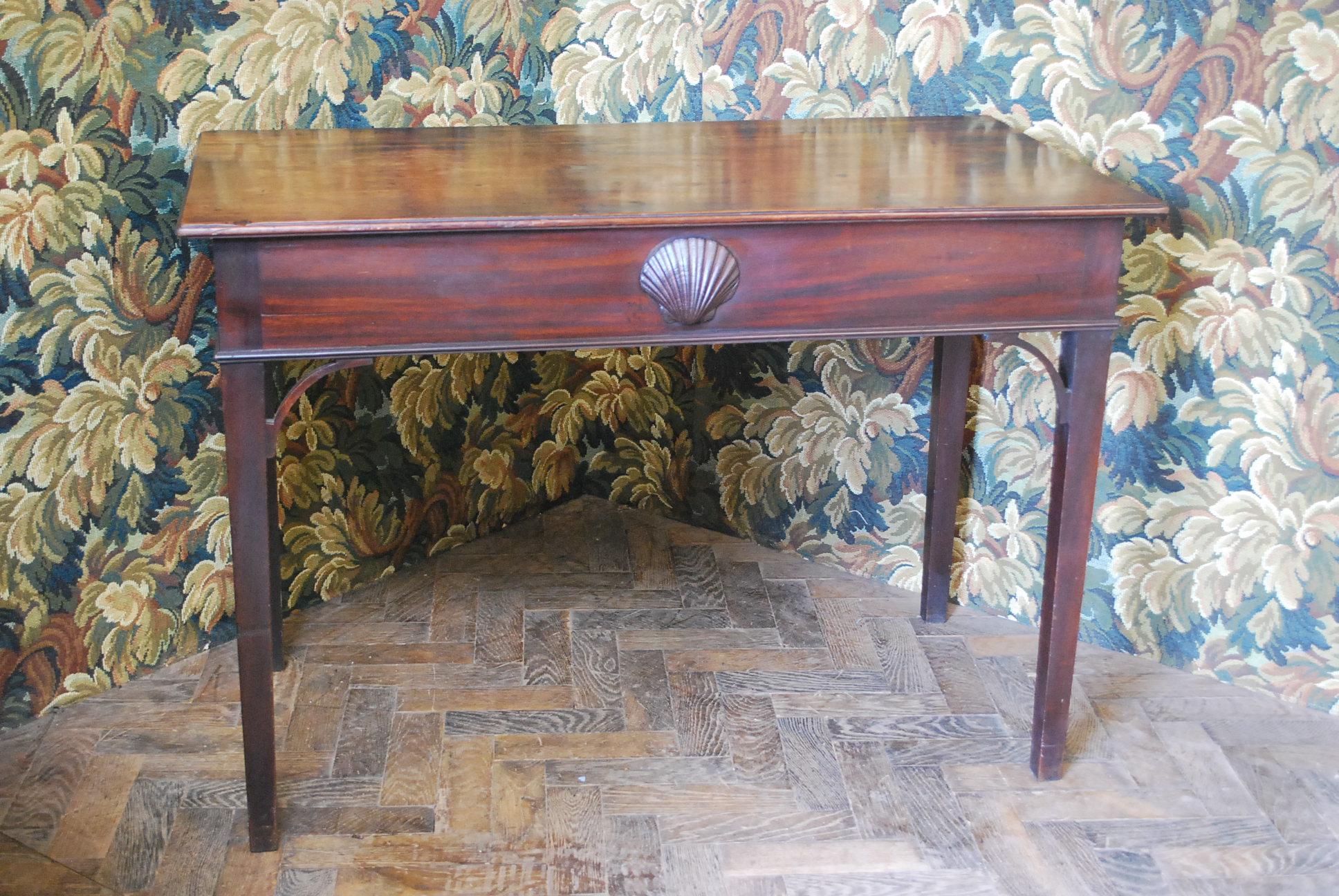 Irish mahogany side table For Sale 5