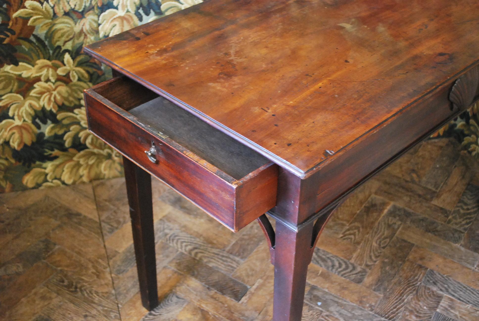 18th Century and Earlier Irish mahogany side table For Sale