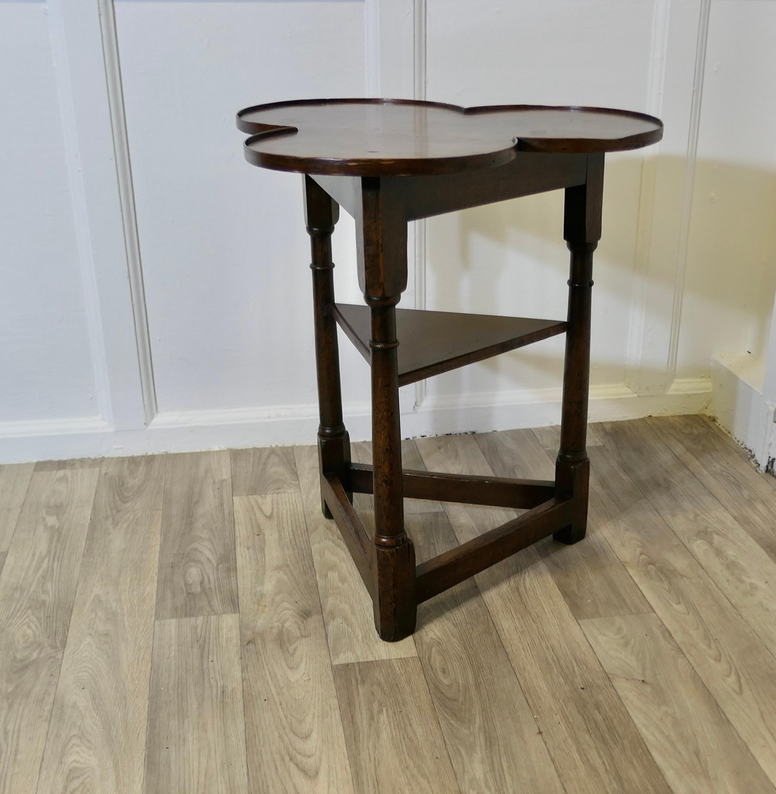 Irish Oak Clover Leaf Table with Undertier   Celtic Gothic Oak Clover Top Table In Good Condition In Godshill, Isle of Wight