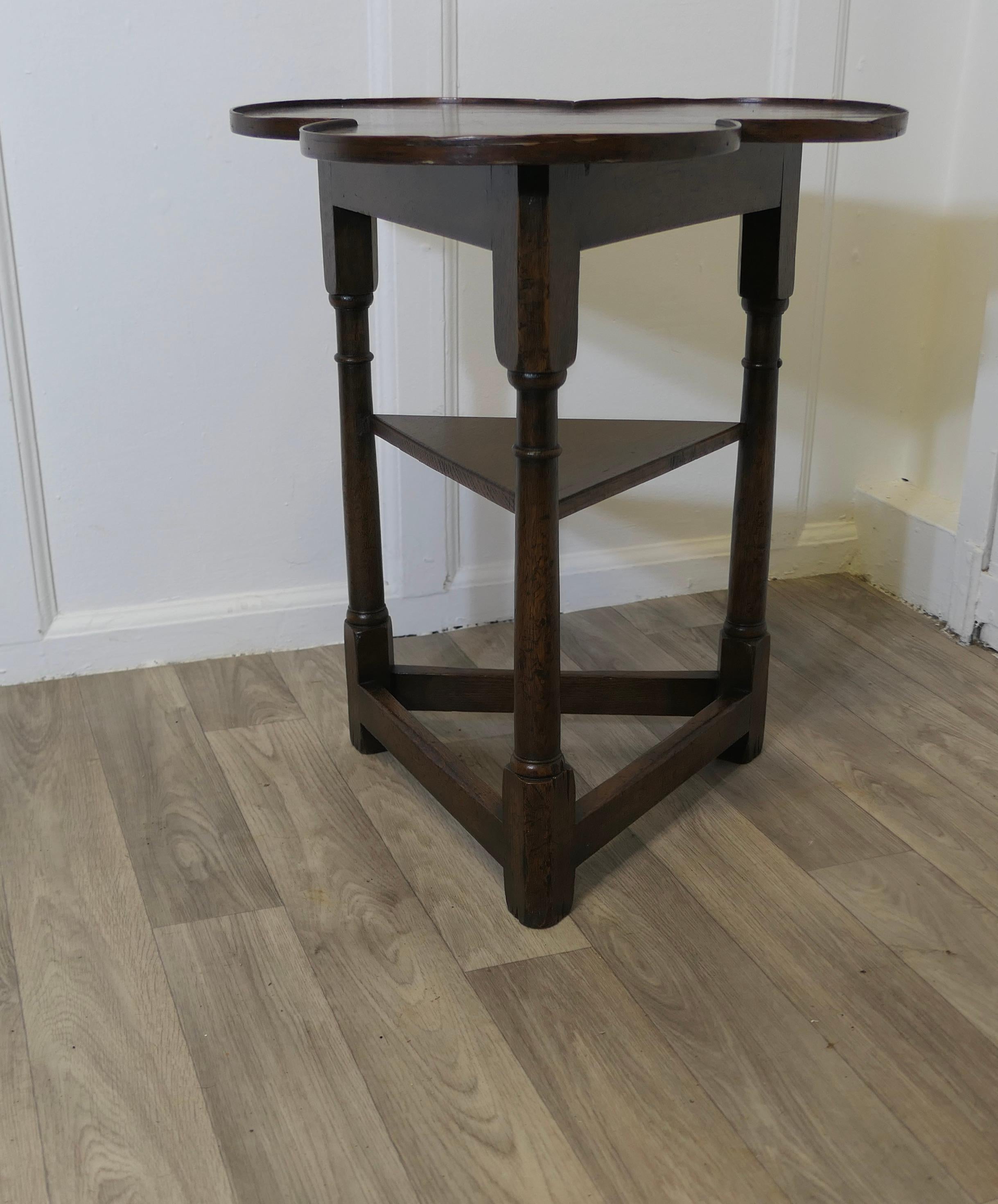 Irish Oak Clover Leaf Table with Undertier   Celtic Gothic Oak Clover Top Table 1