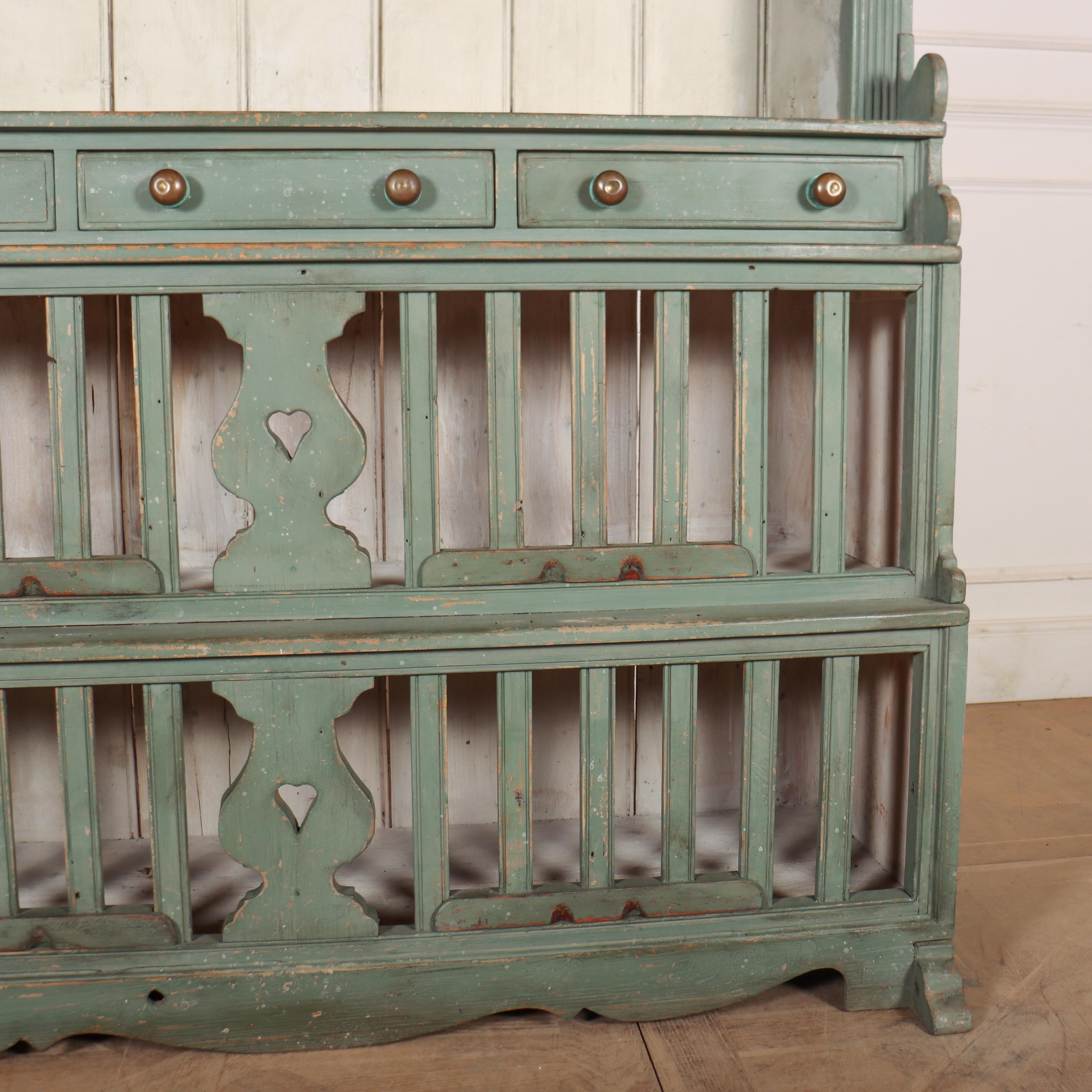 Cómoda gallinero pintada en irlandés Pino en venta