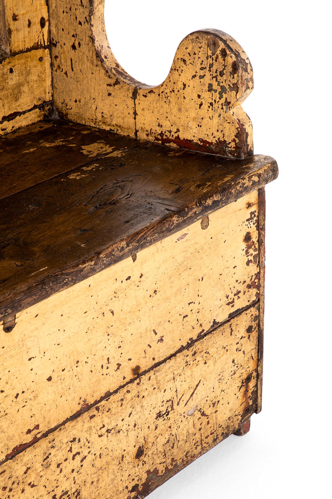 Irish Primitive Pine Settle or Bench In Good Condition For Sale In Faversham, GB