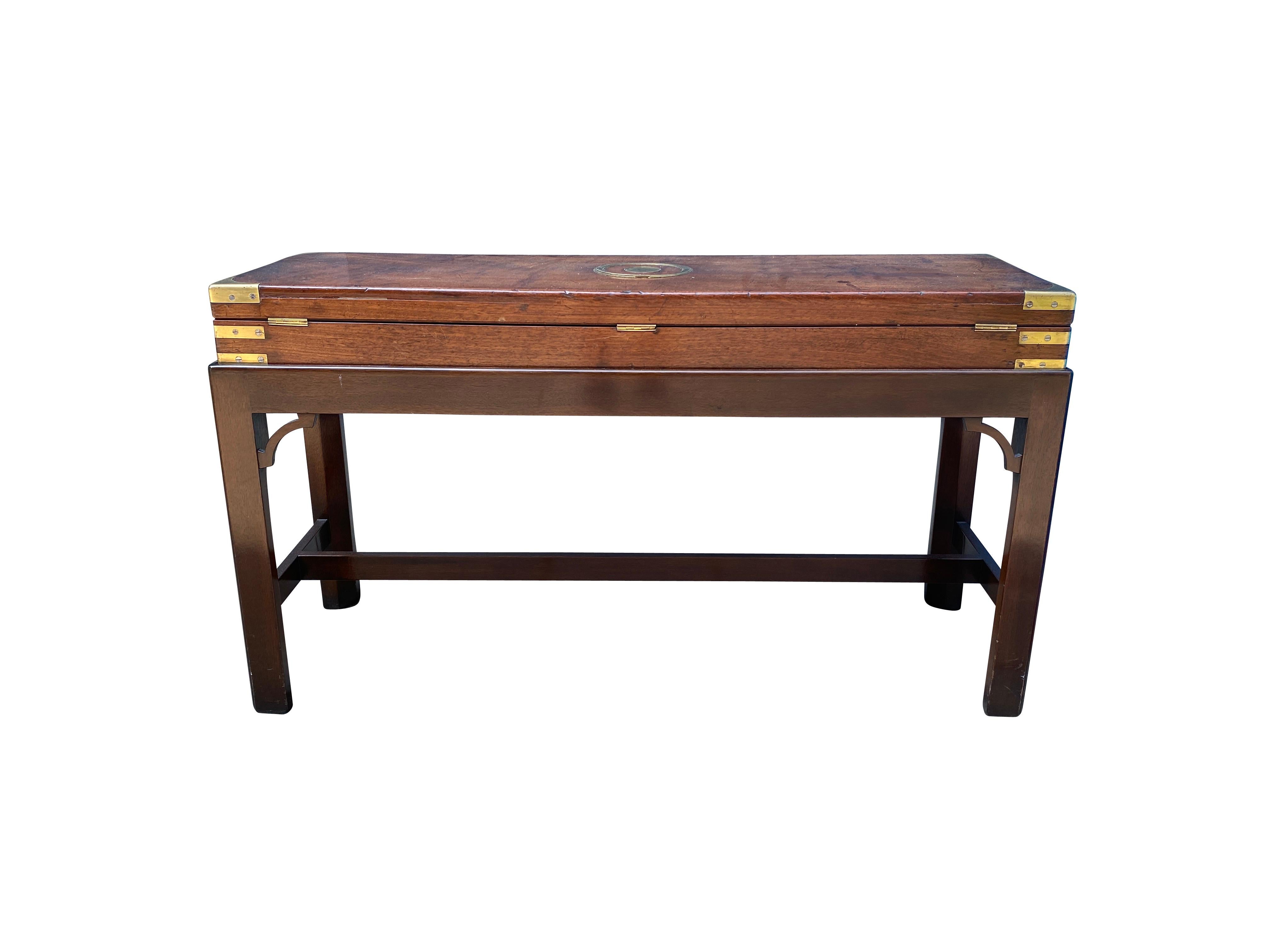 Irish Regency Mahogany and Brass Mounted Gun Case Coffee Table In Good Condition In Essex, MA