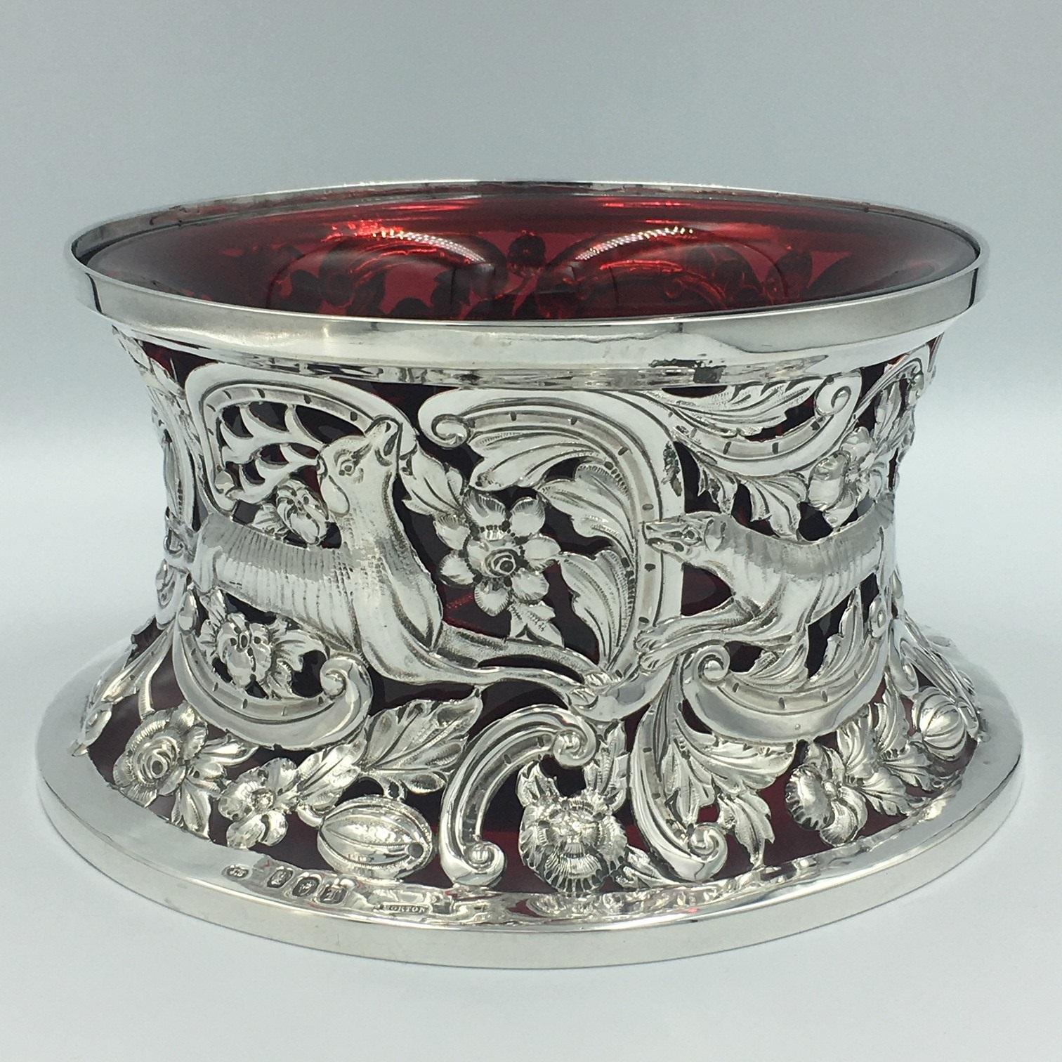 Irish silver dish ring with red liner. John Smith Dublin 1906.
Measures: Height 11cm, diameter 20.5cm.