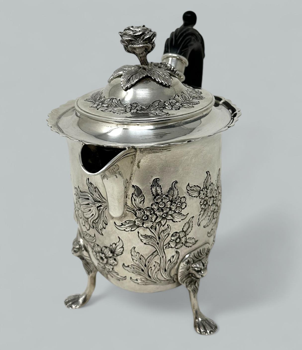 Realizzato con acquaforte Teiera d'argento irlandese Sterling Limerick Caffettiera Dublin Mark Ireland 1955 20.4ozs in vendita