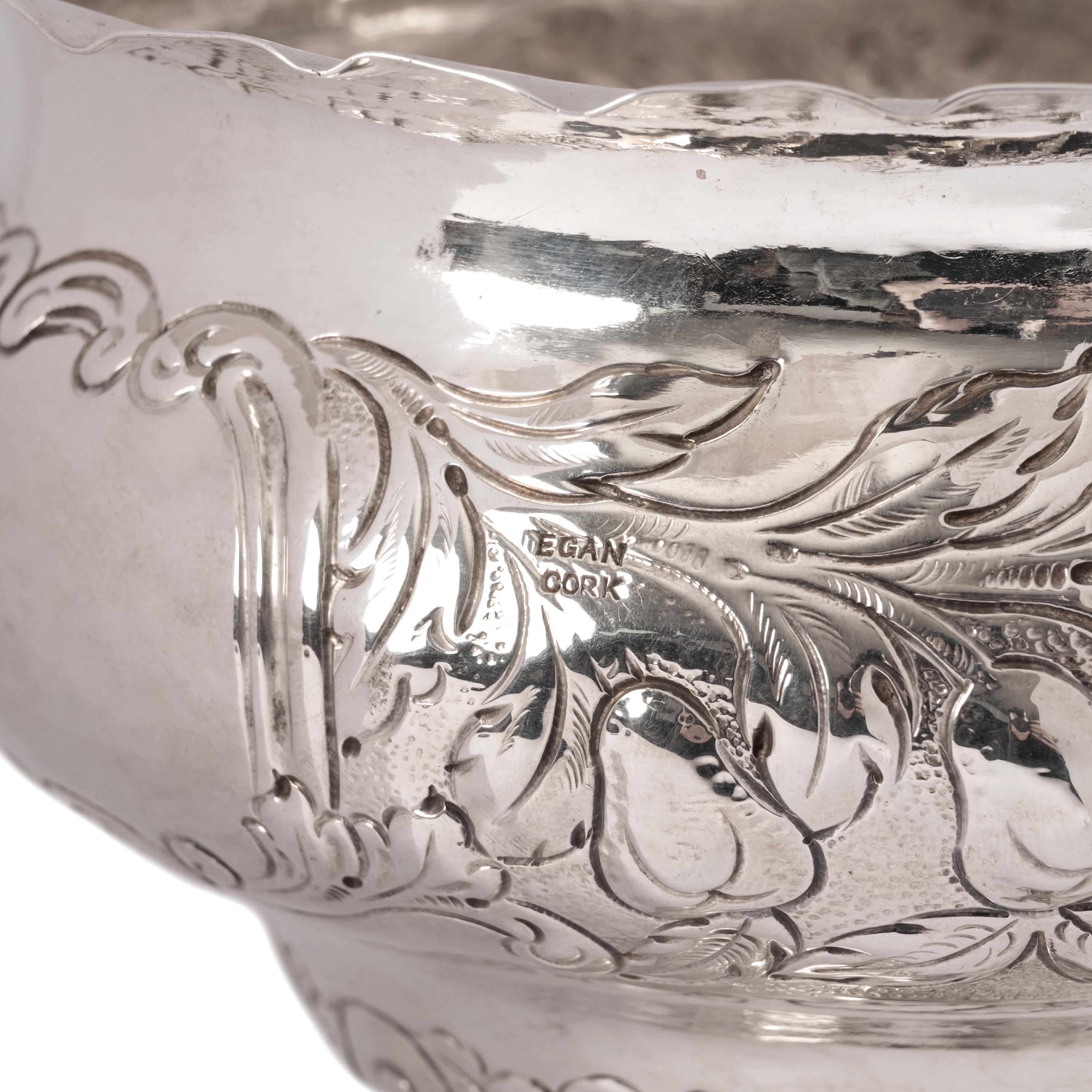 Irish Sterling Silver Repousse Engraved Bowl William Egan Cork Dublin 1911 In Excellent Condition For Sale In Portland, OR