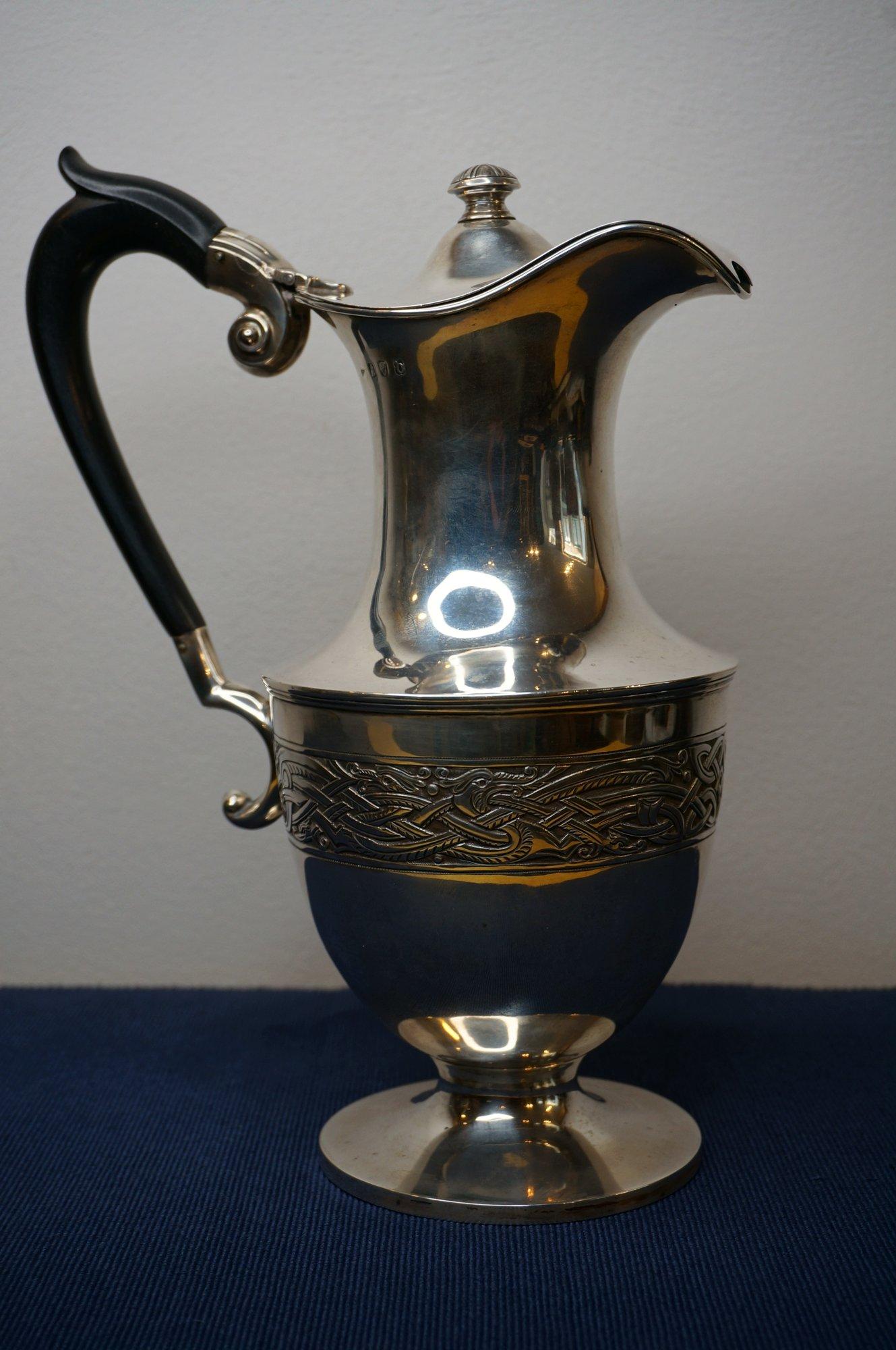 Early 20th Century Irish sterling silver wine jug, Weir & sons company Dublin, 1917 For Sale