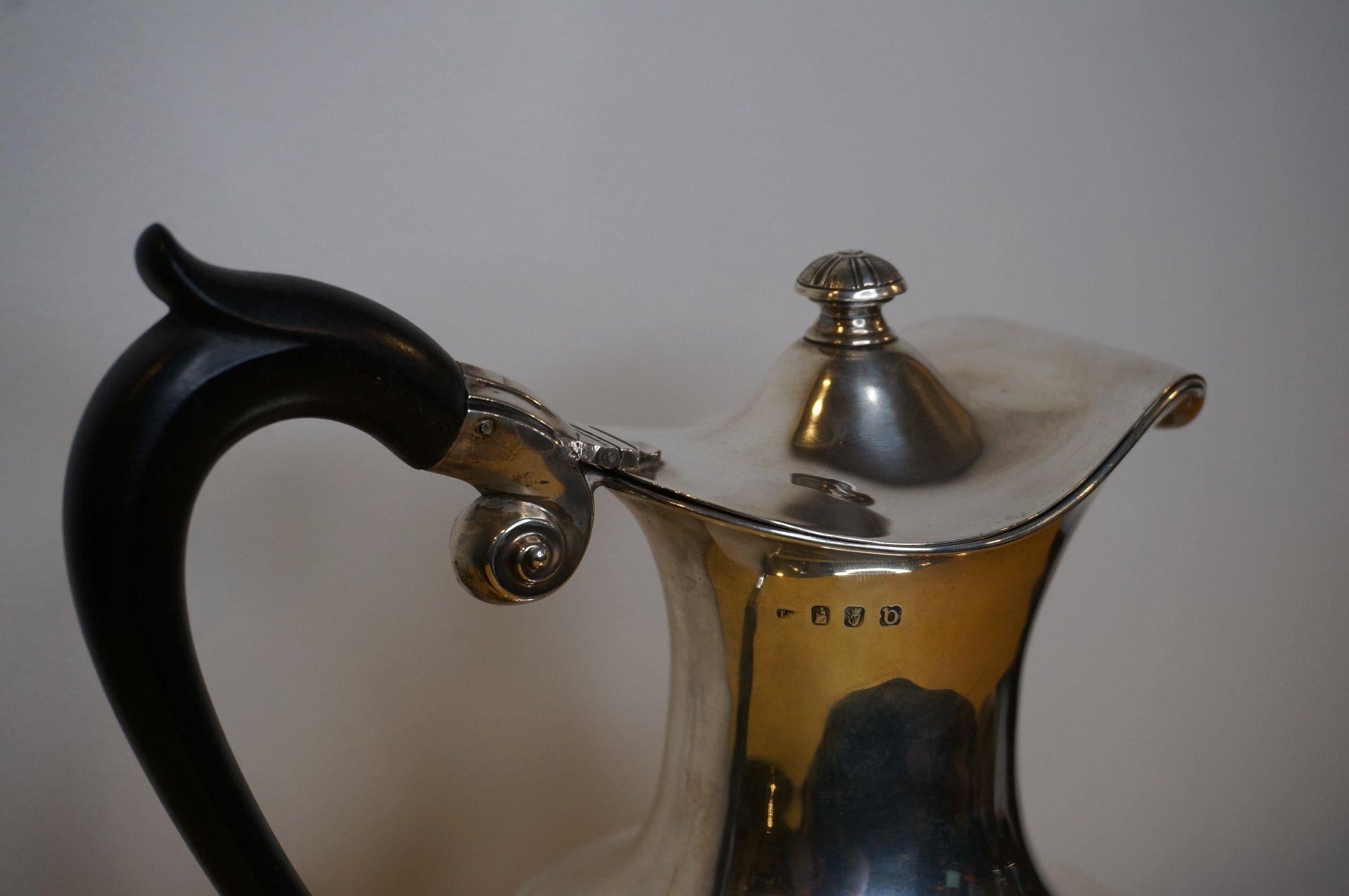 Irish sterling silver wine jug, Weir & sons company Dublin, 1917 For Sale 3