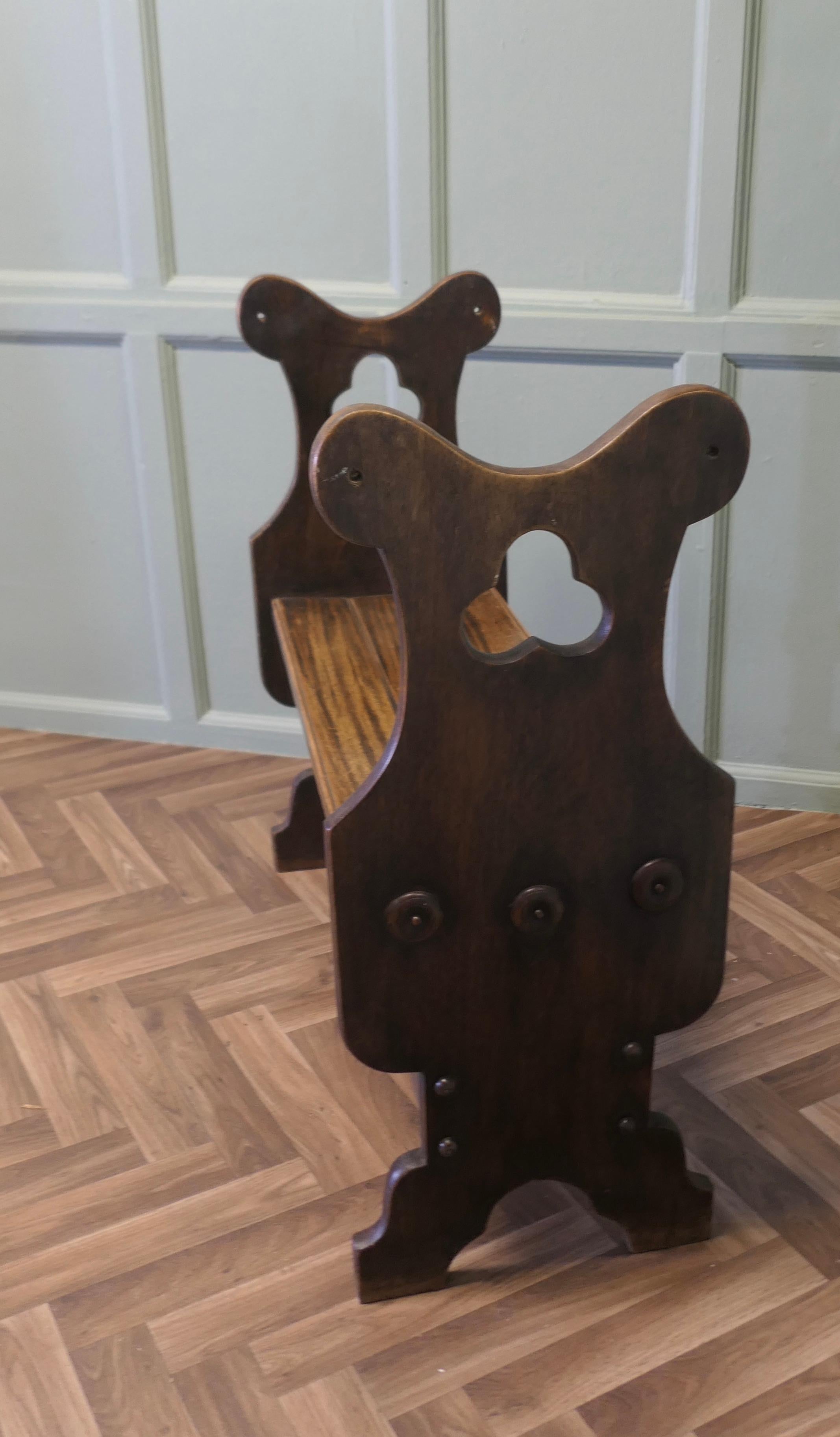 Banc en noyer irlandais, siège d'entrée avec rangement pour chaussures    C'est une excellente pièce Bon état - En vente à Godshill, Isle of Wight