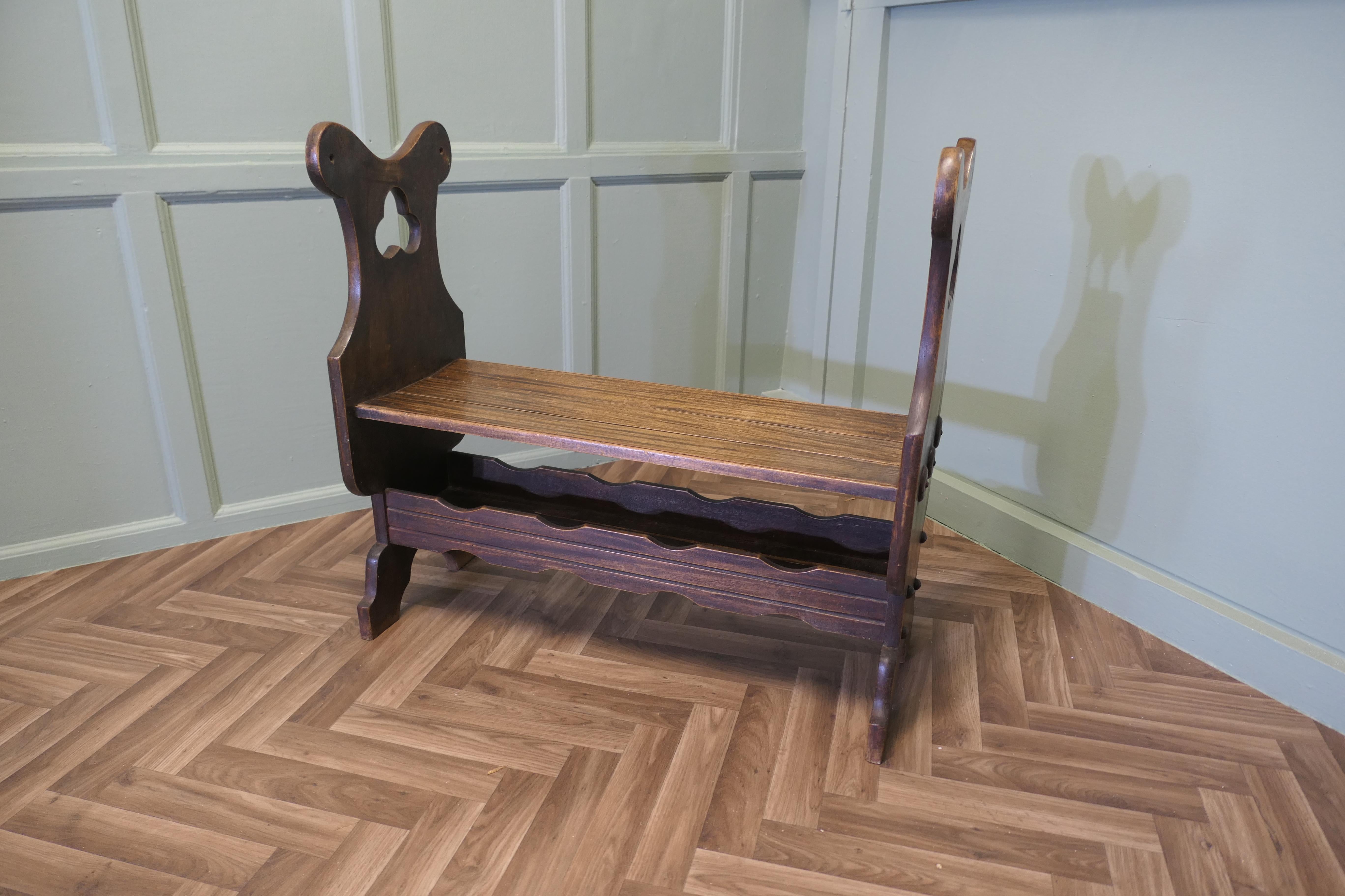 Noyer Banc en noyer irlandais, siège d'entrée avec rangement pour chaussures    C'est une excellente pièce en vente
