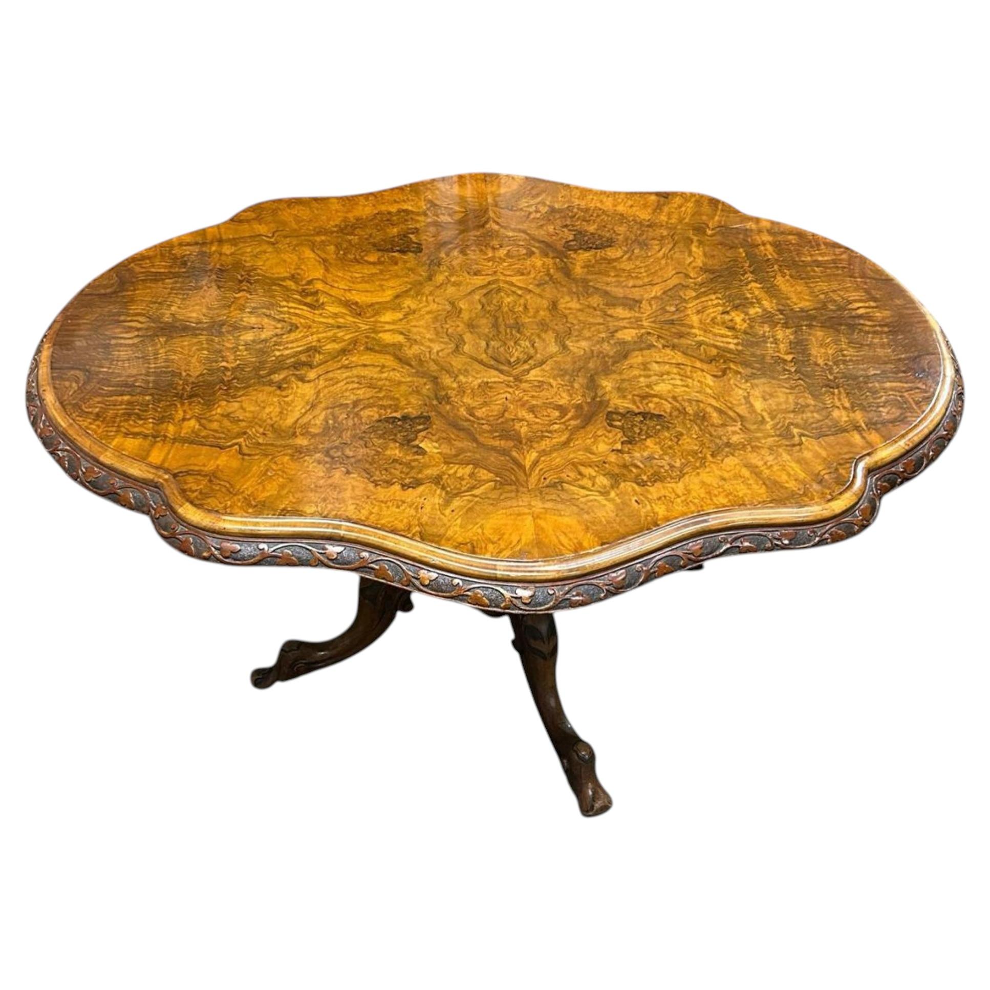 Mesa de centro irlandesa de nogal, de época, de 1860