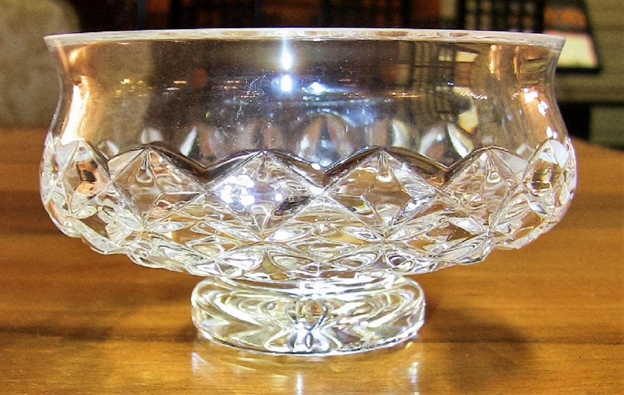 Lovely late 20th century Waterford crystal footed bowl in the Comeragh cut (pattern).
Irish made.

Highly collectible!

Perfect, in mint condition!

All of our Irish crystal is 100% Irish made!