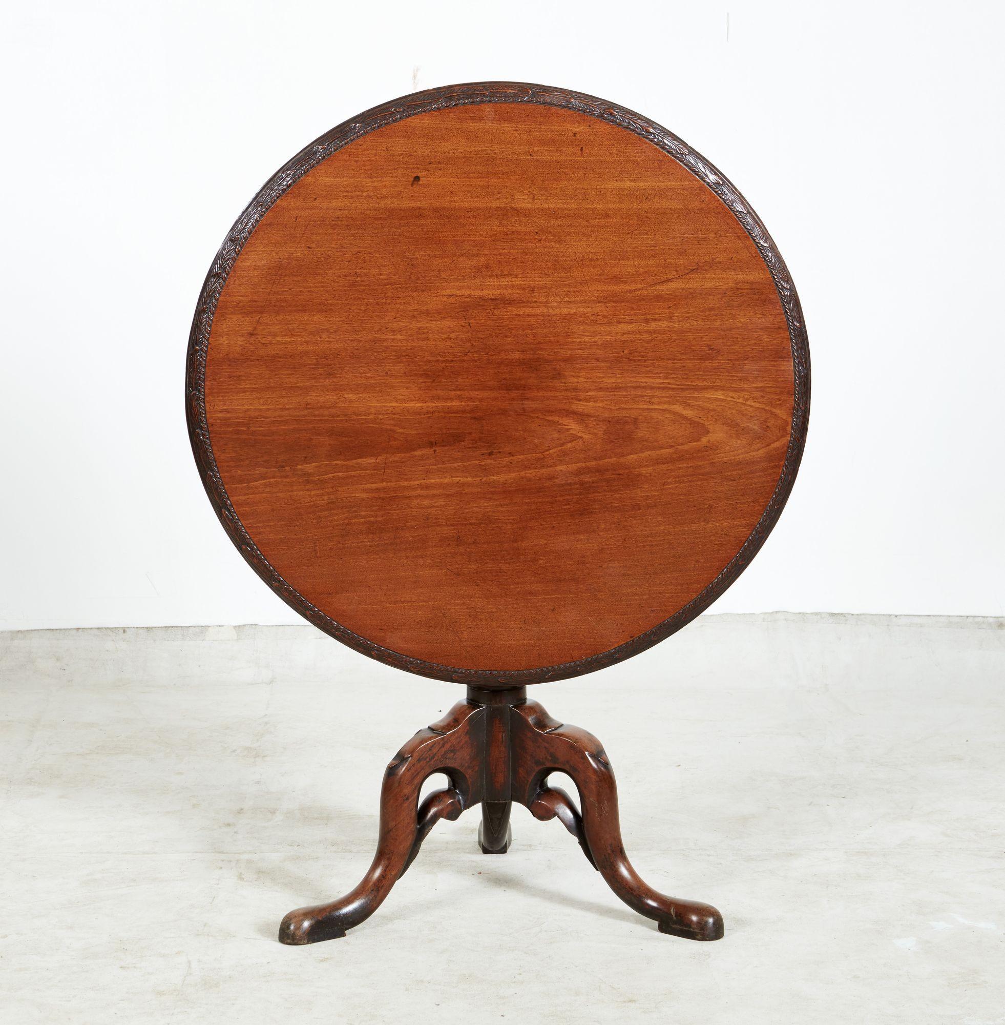 Good 18th century Irish George II mahogany birdcage tilt-top tea table, the single plank top with wheat carved edge over original birdcage device, having cannon barrel turned posts over similarly turned central shafts, the cabriole legs with pierced