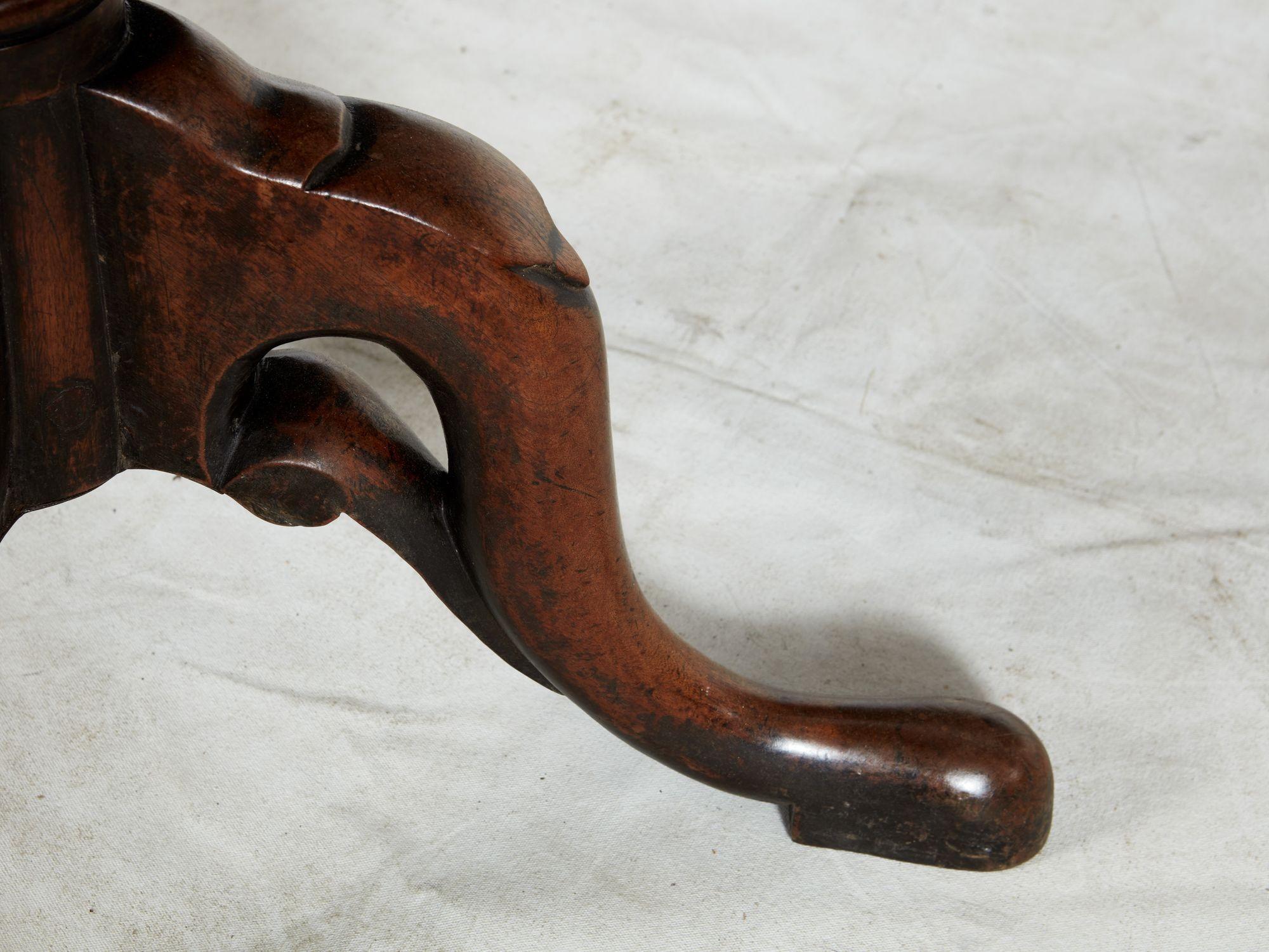 Irish Wheat Carved Tripod Tea Table In Good Condition For Sale In Greenwich, CT
