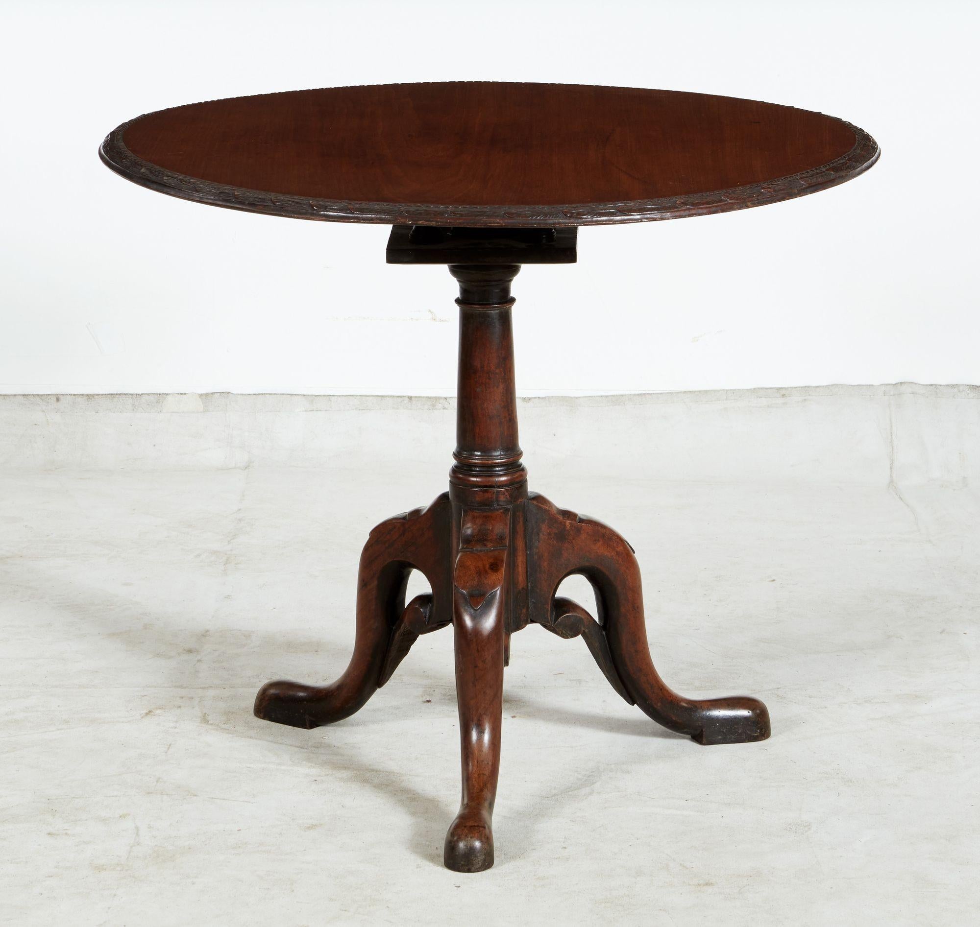 18th Century Irish Wheat Carved Tripod Tea Table For Sale