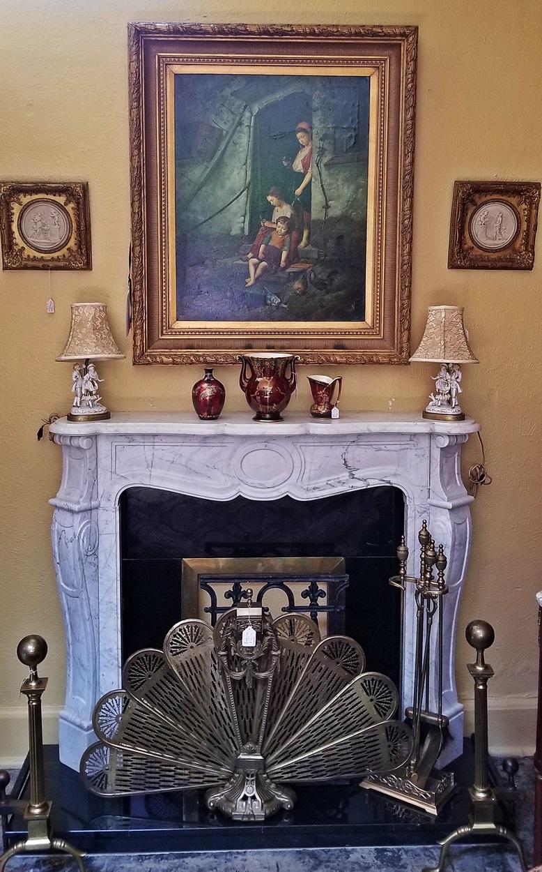 20th century Irish, complete white marble fireplace, in 18th century style, with black granite and brass plinth and hearth insert.
Perfect for a bedroom!
The two side pillars are carved to resemble scrolling columns. The centre portion is an