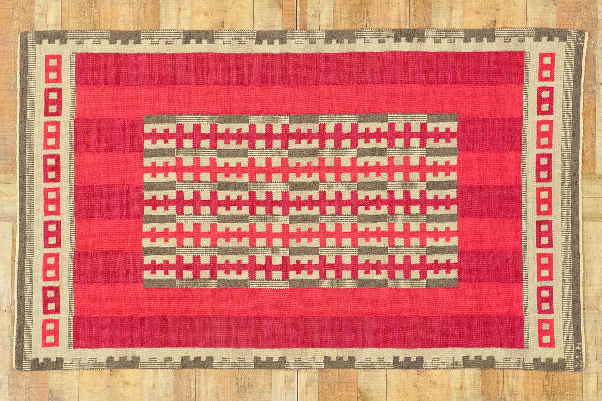 78480 Vintage Swedish Kilim Rug Rollakan, 04'10 x 07'11.
With its Scandinavian Modern style, incredible detail and texture, this handwoven wool vintage Swedish rollakan rug is a captivating vision of woven beauty. The eye-catching geometric design
