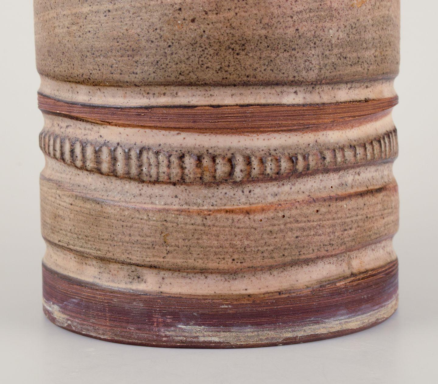 Danois Irma Yourstone, céramiste suédoise. In our own workshop. Vase en grès. 1960s/70s en vente