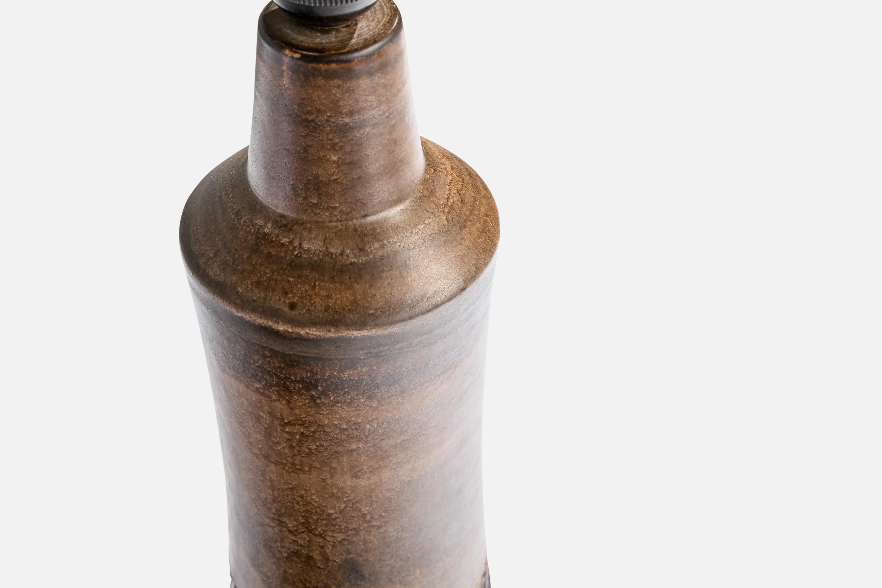 Metà XX secolo Irma Yourstone, Lampade da tavolo, Ceramica, Svezia, anni '60 in vendita