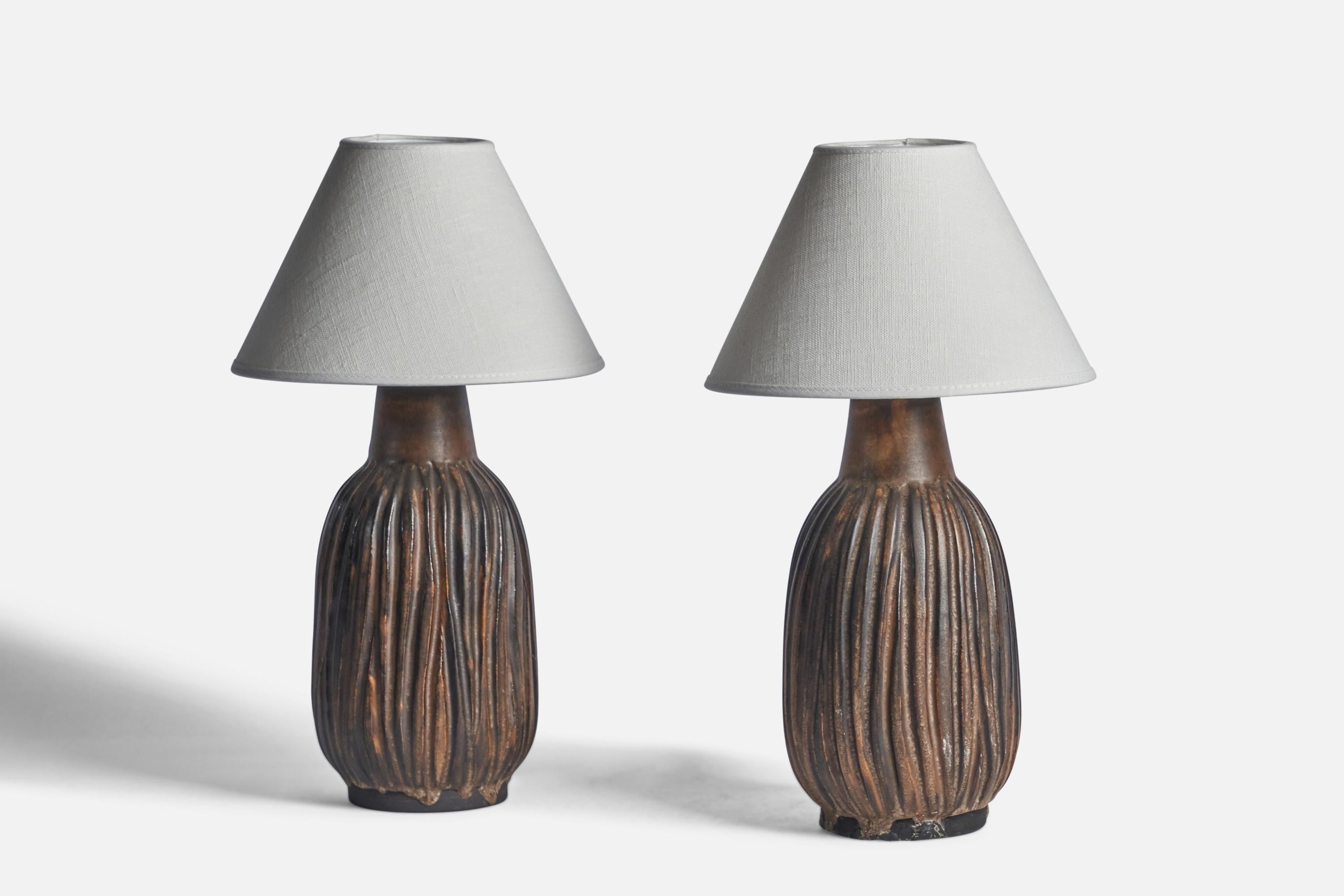 A pair of brown-glazed fluted table lamps designed by Irma Yourstone and produced by Lerlaxen, Sweden, 1960s.

Dimensions of Lamp (inches): 11.65” H x 4.75” Diameter
Dimensions of Shade (inches): 3” Top Diameter x 10” Bottom Diameter x .5”
