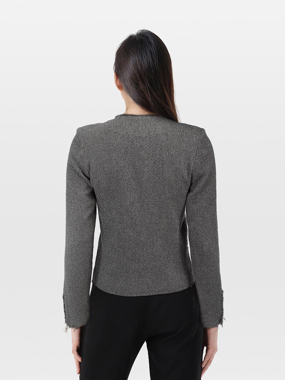 CONDIZIONE: molto buona. La giacca presenta un'usura minima. Scolorimento sotto le ascelle sulla fodera interna di questo articolo usato di design/One. In caso di scolorimento, potrebbe essere necessario un lavaggio a mano delicato, contrariamente