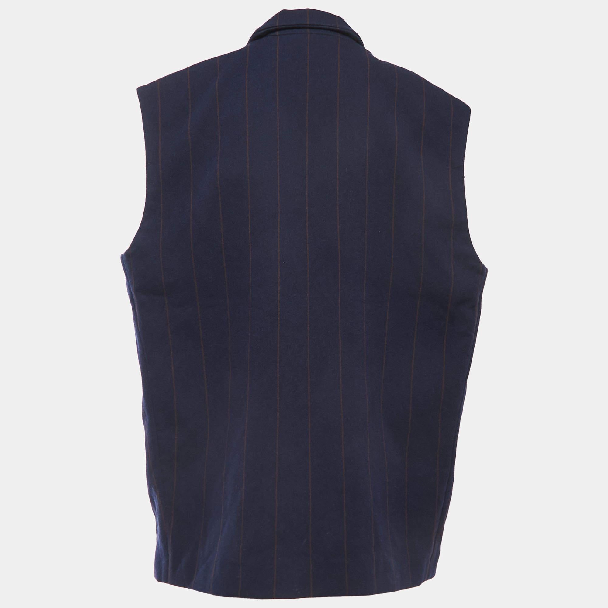 An elegant silhouette, smart fit, and perfect tailoring make this IRO women's vest jacket a fine choice. It is made of quality materials, secured with front button closure, and added with two pockets.

