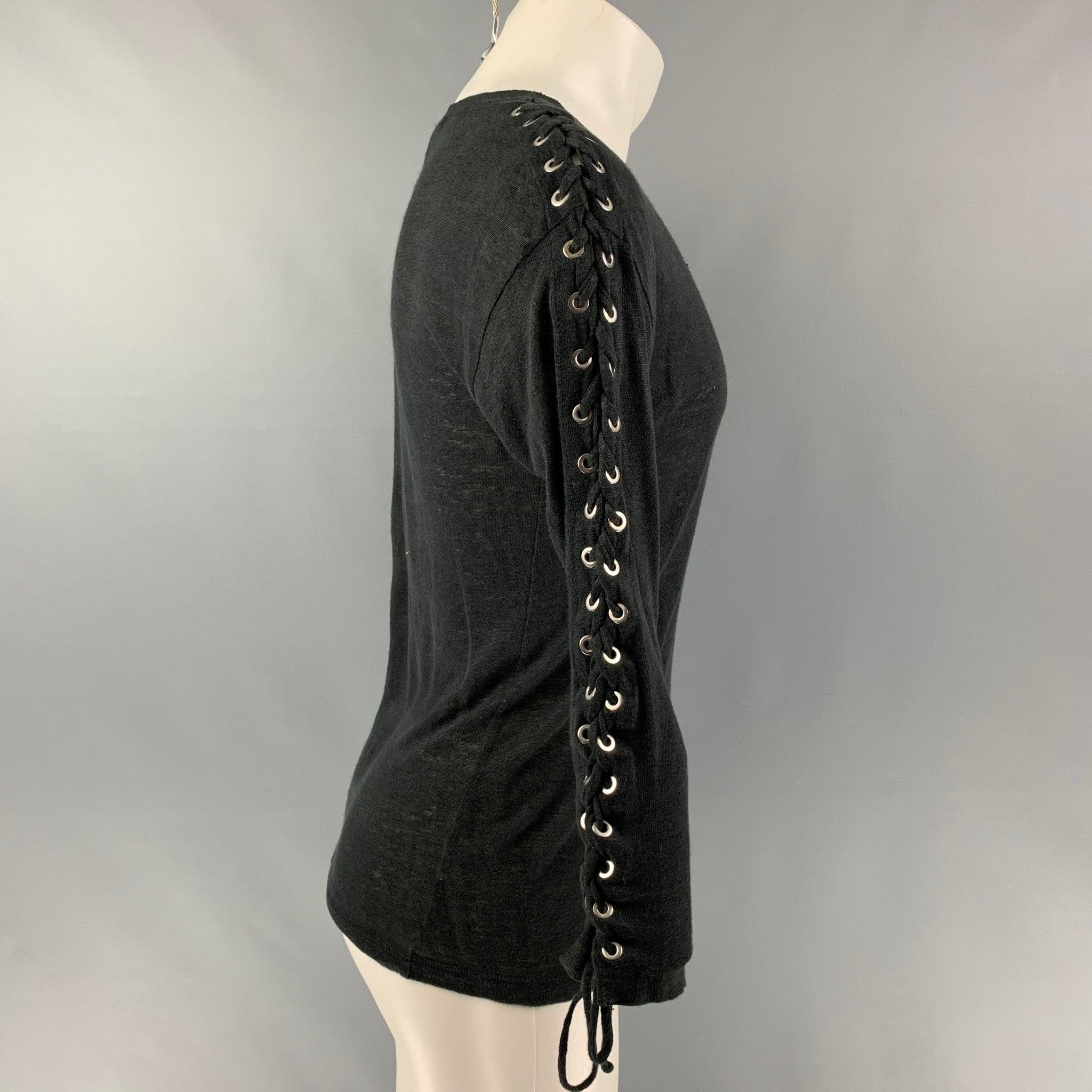 Le T-shirt à manches longues Salim d'IRO JEANS est réalisé en jersey de lin mélangé noir partiellement transparent. Il présente des épaules tombantes, des détails lacés sur les manches et un col ras du cou. Très bon état d'origine. Marques mineures