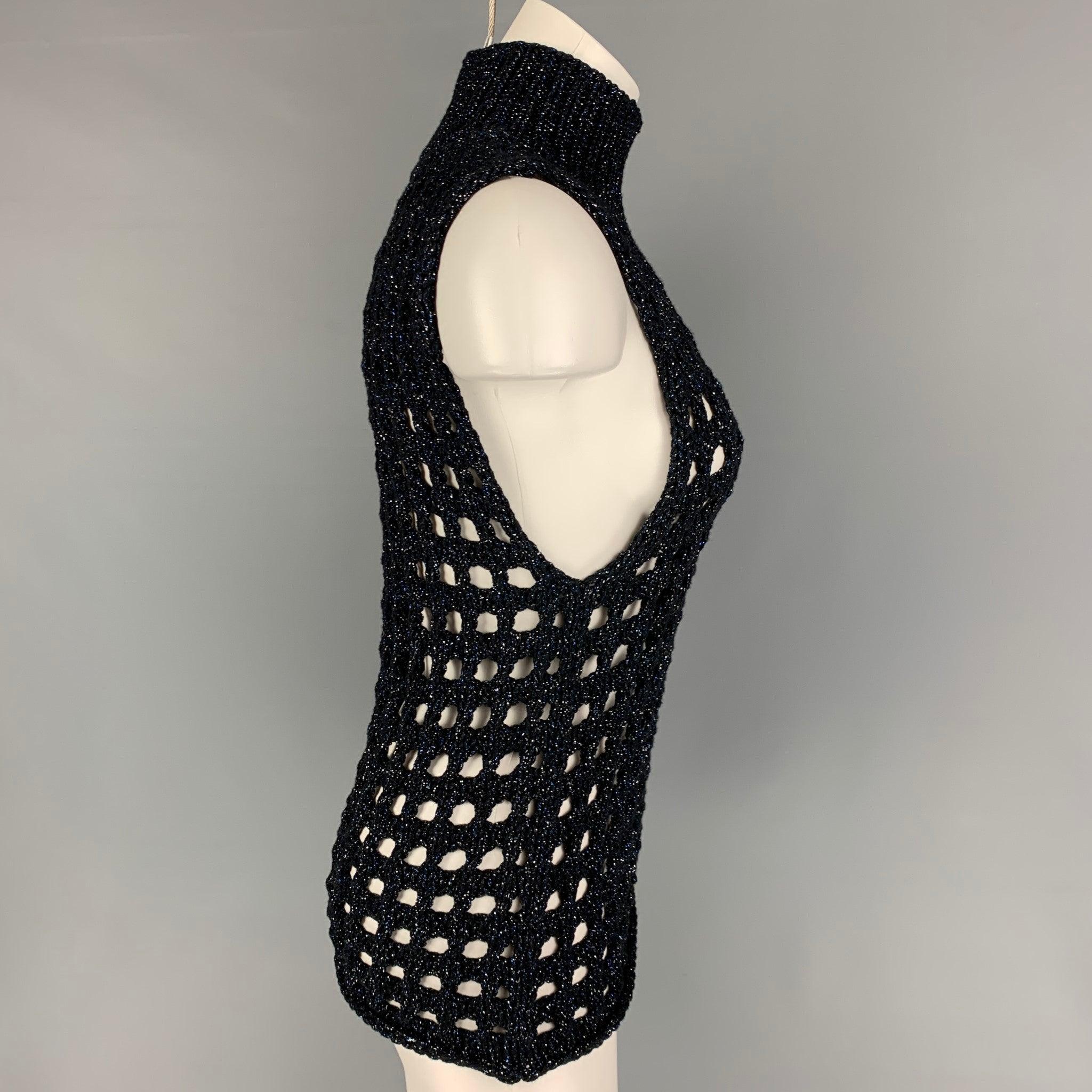 IRO vest comes in a black & blue knitted cotton blend featuring a turtle neck.
Very Good
Pre-Owned Condition. 

Marked:   S 

Measurements: 
 
Shoulder: 14 inches  Bust: 28 inches  Length: 25 inches 
  
  
 
Reference: 118978
Category: Vest