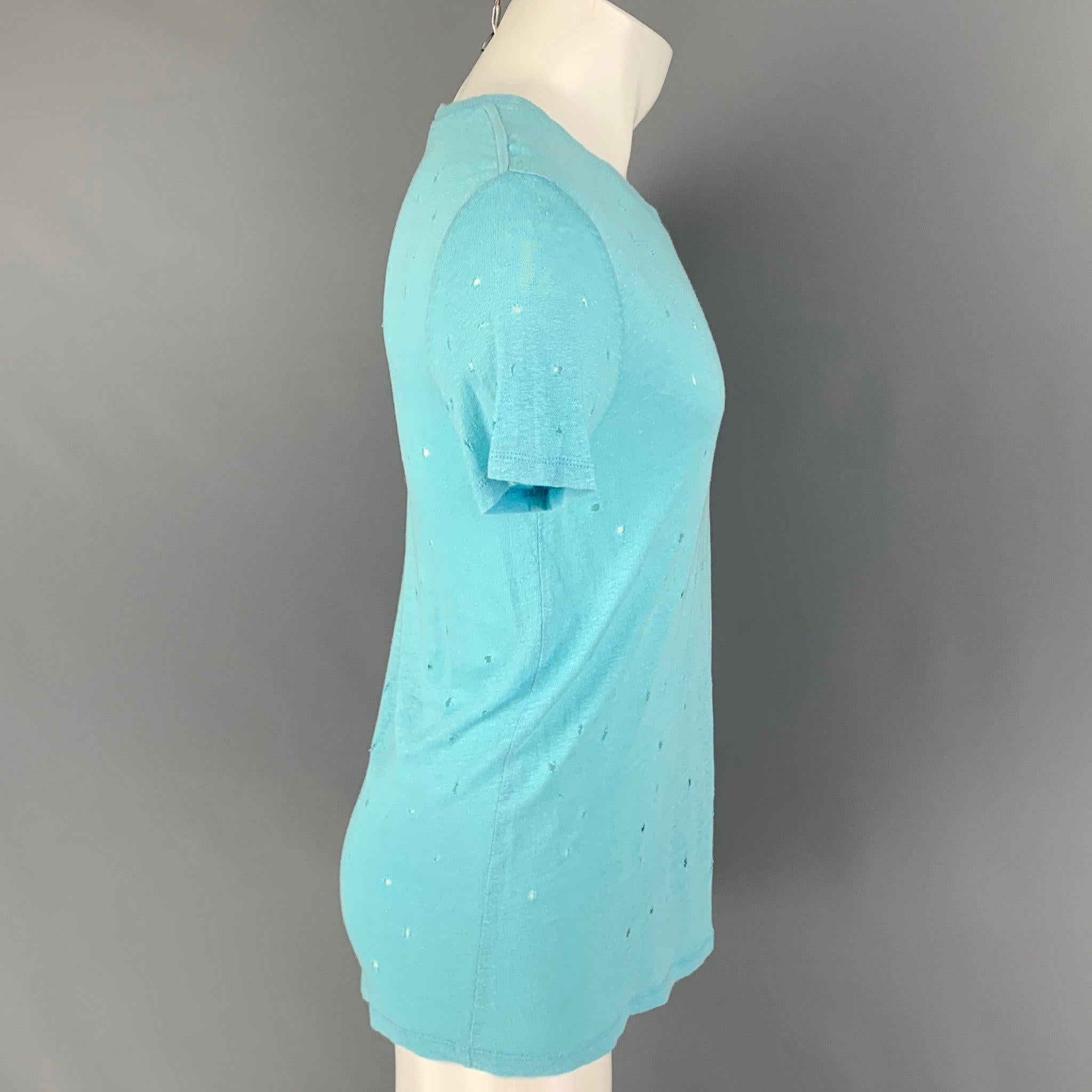 IRO 'Clay' t-shirt comes in a light blue linen featuring distressed details throughout and a crew-neck. Made in Portugal.
Very Good Pre-Owned Condition.  

Marked:   S 

Measurements: 
 
Shoulder: 18 inches  Chest: 38 inches  Sleeve: 8 inches