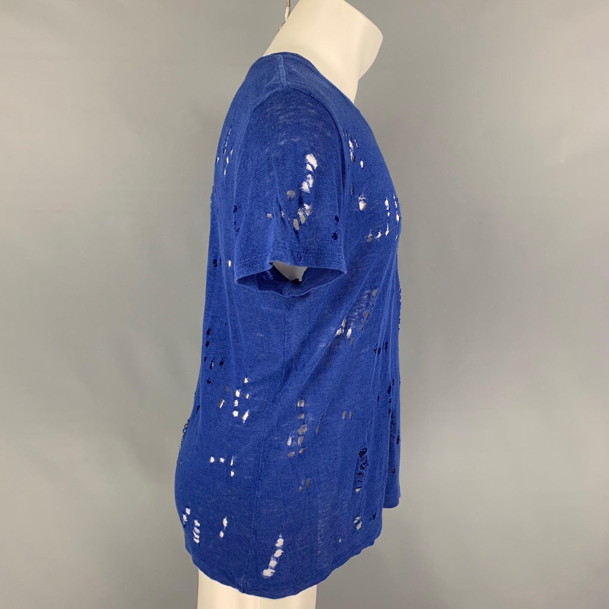 IRO 'Clay' t-shirt comes in a royal blue linen featuring distressed details throughout and a crew-neck. Made in Portugal.
Very Good Pre-Owned Condition.  

Marked:   S 

Measurements: 
 
Shoulder: 18 inches  Chest: 38 inches  Sleeve: 8 inches