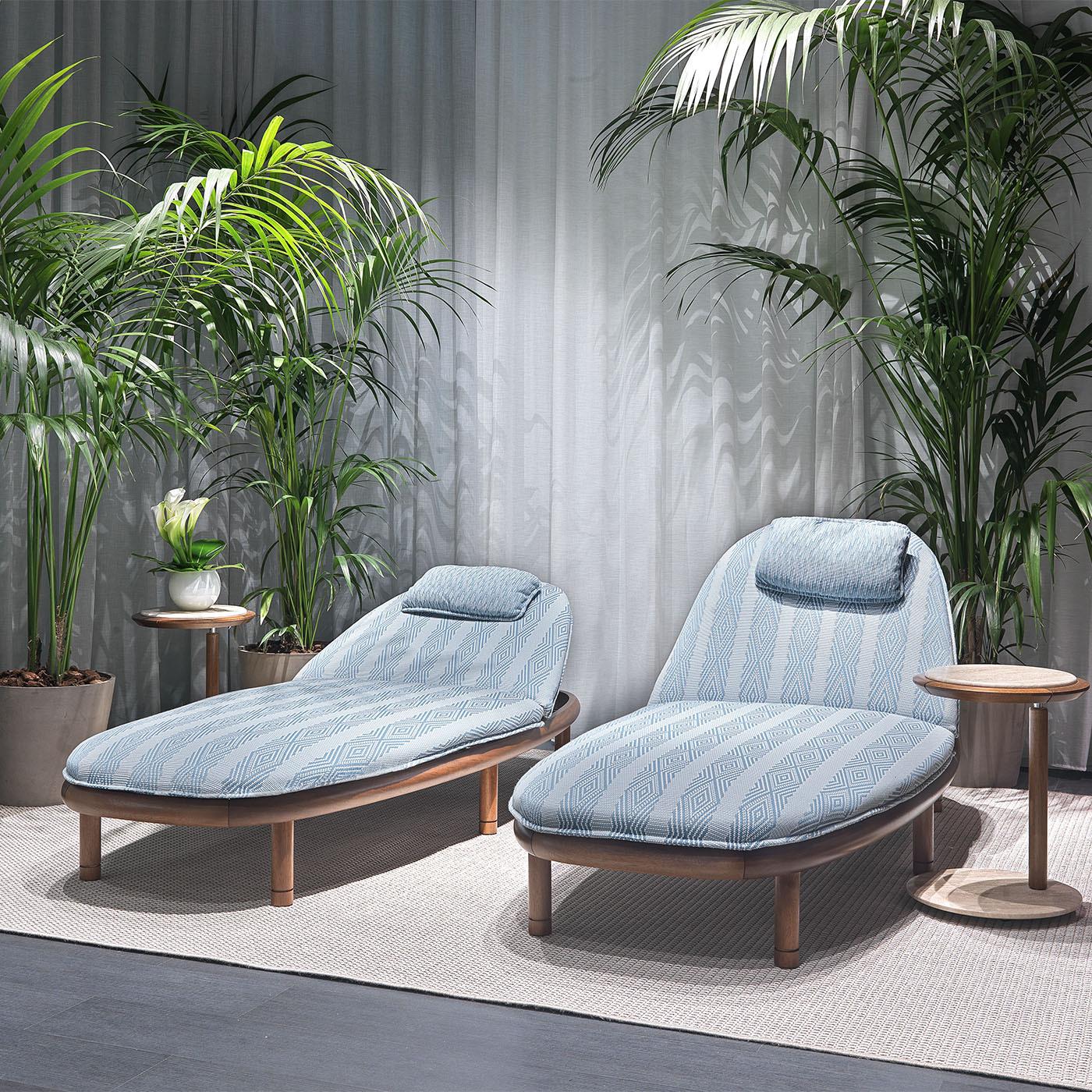 italien Iroko Light Blue Outdoor Sun Lounger by Annibale Colombo en vente