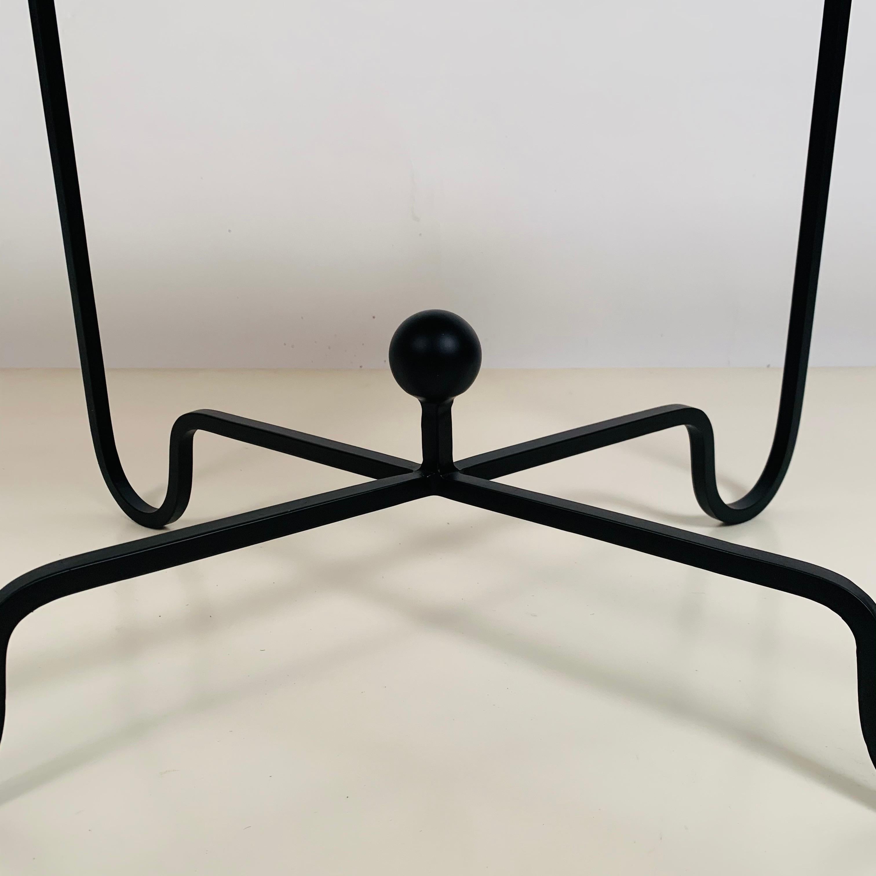 Table d'appoint Entretoise en fer et pierre calcaire noire de Design Frres Neuf - En vente à Los Angeles, CA
