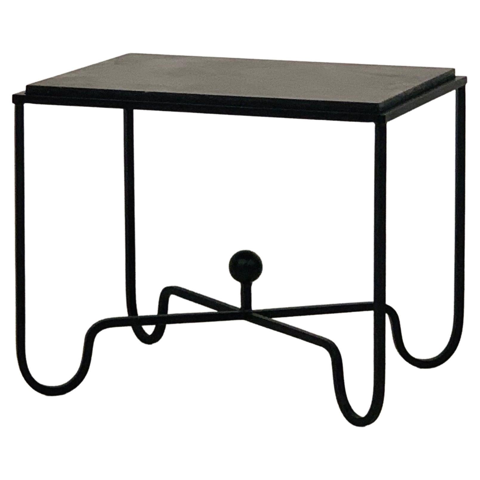 Table d'appoint Entretoise en fer et pierre calcaire noire de Design Frres