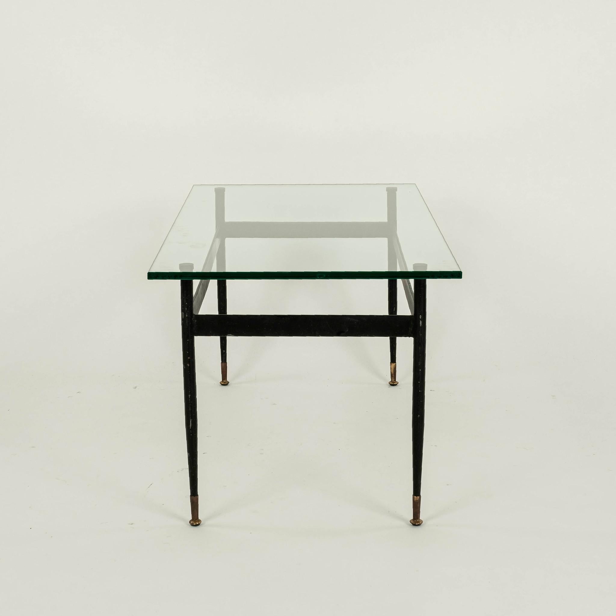Mesa Cocktail de Hierro y Latón siglo XX en venta