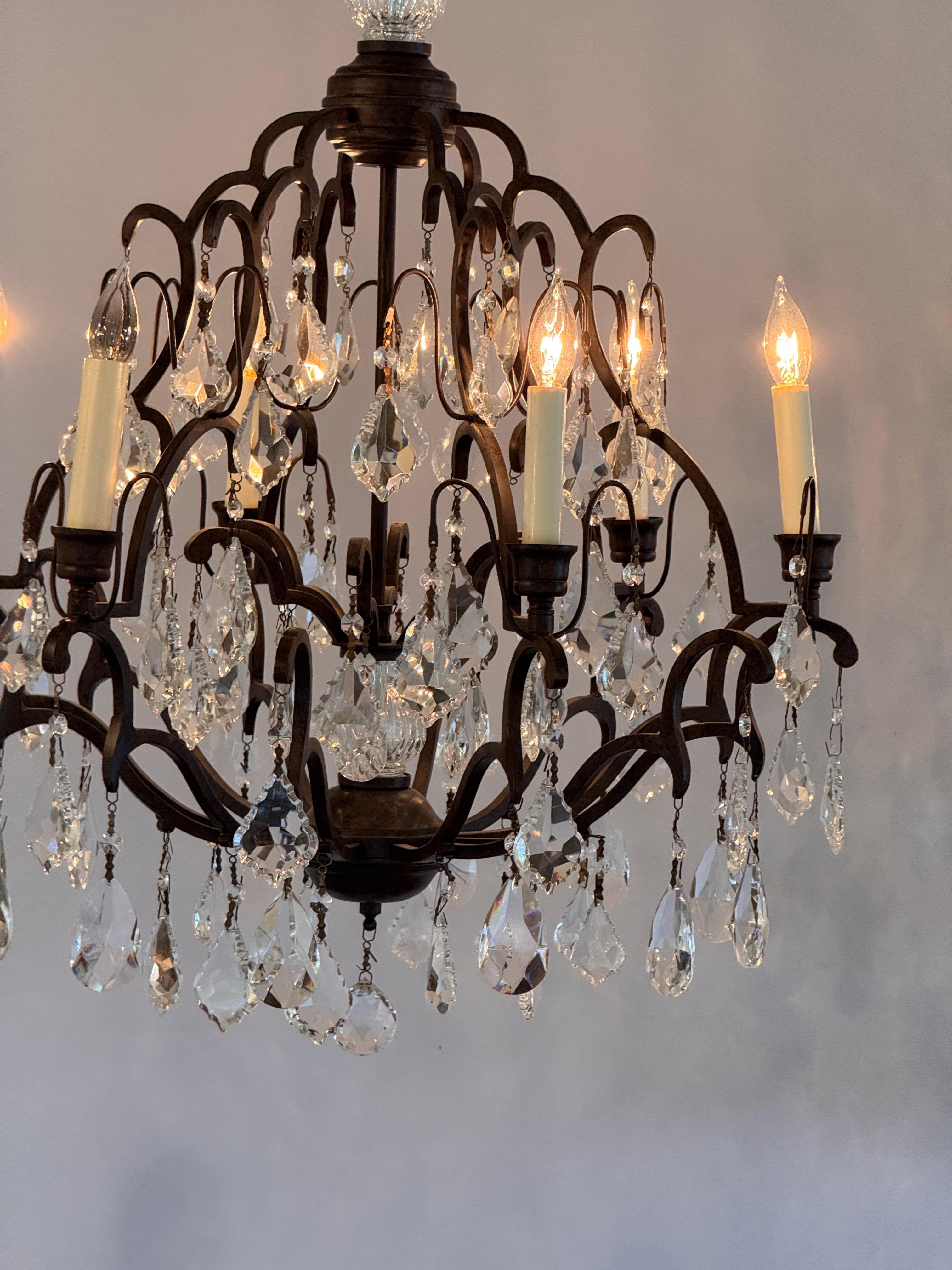 Lampadario in ferro e cristallo con struttura a volute in vendita 1