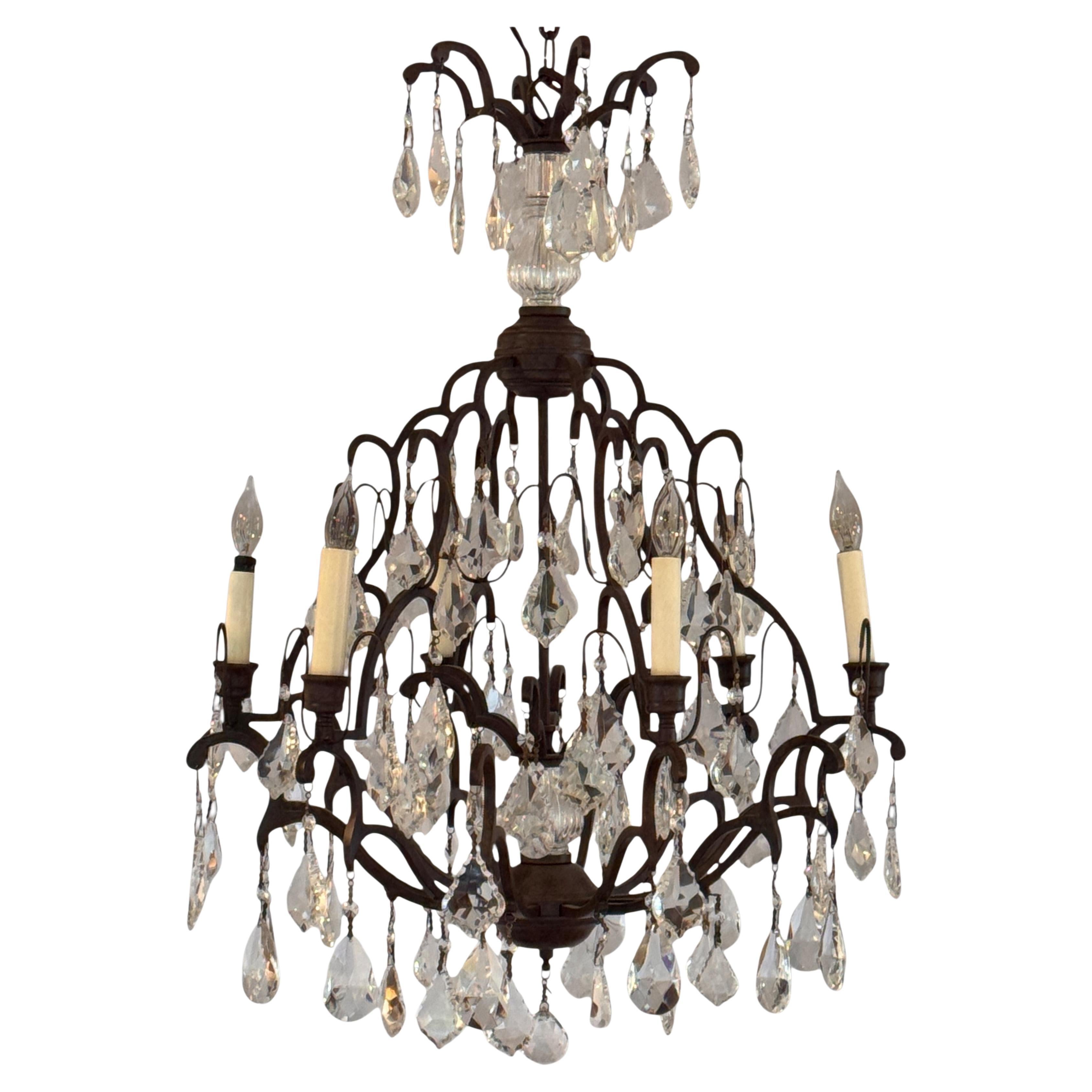 Lustre en fer et cristal avec cadre à volutes