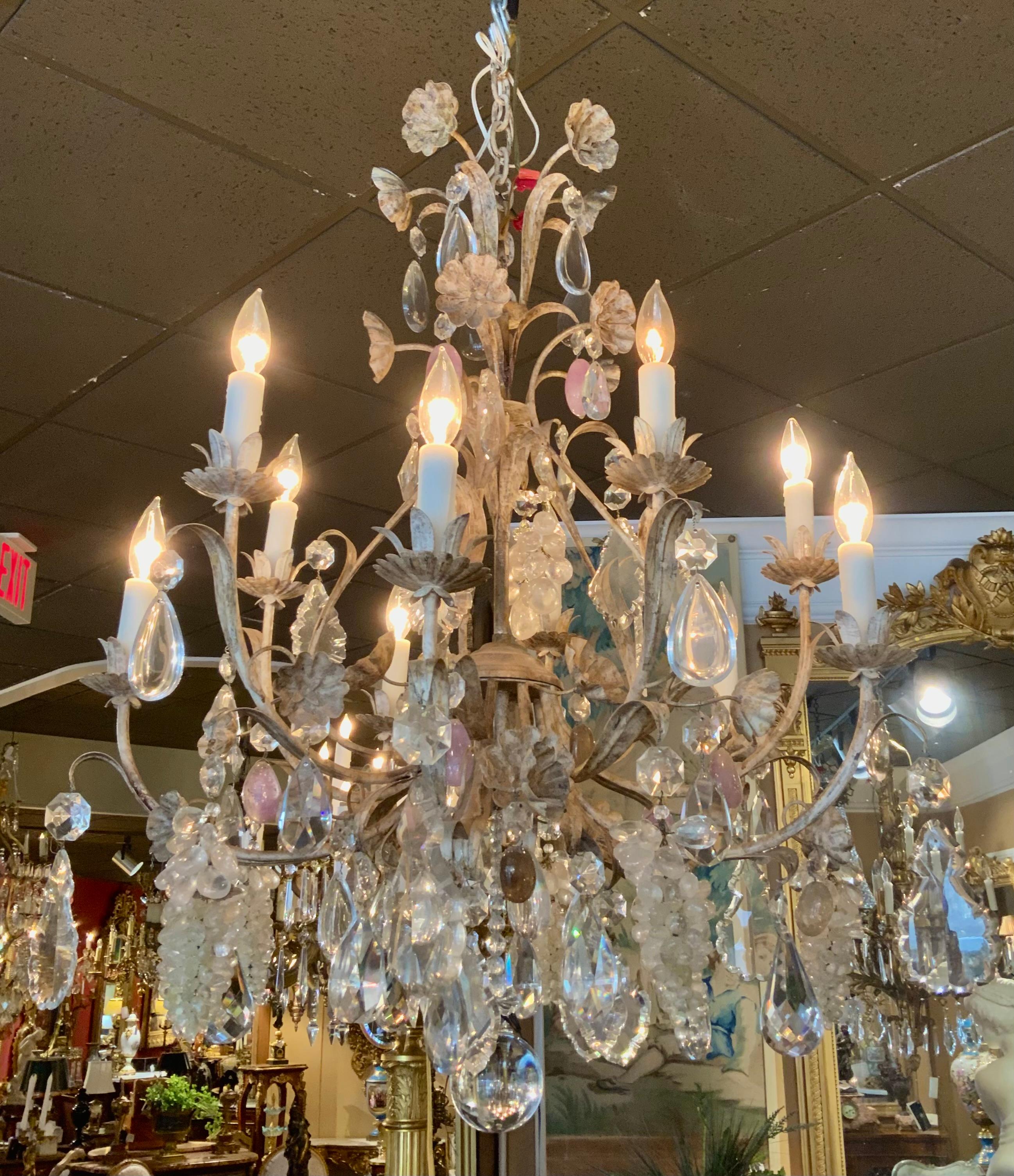 Italiano Lampadario a dieci luci in ferro e cristallo in vendita