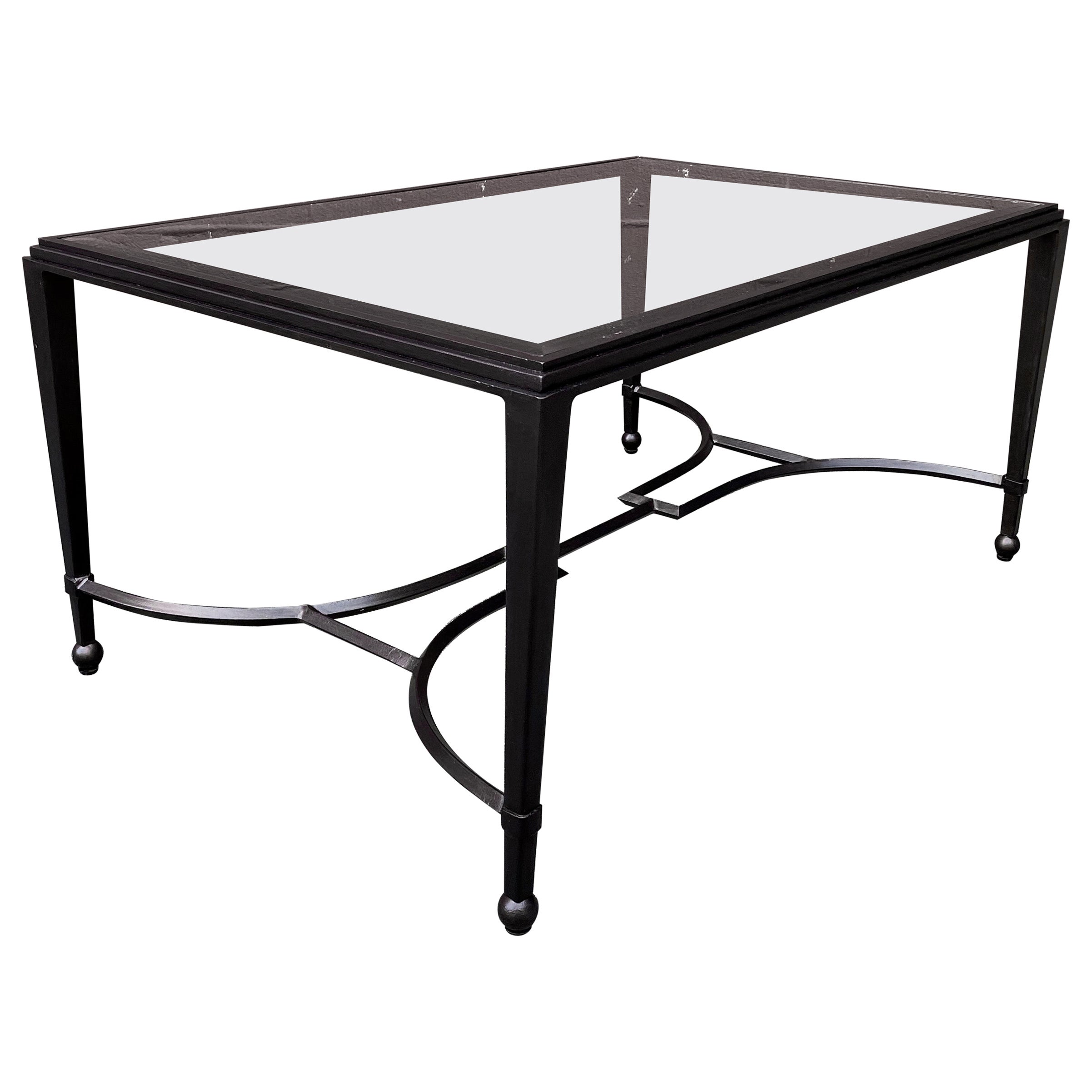 Mesa baja de hierro y cristal con acabado de bronce patinado en venta