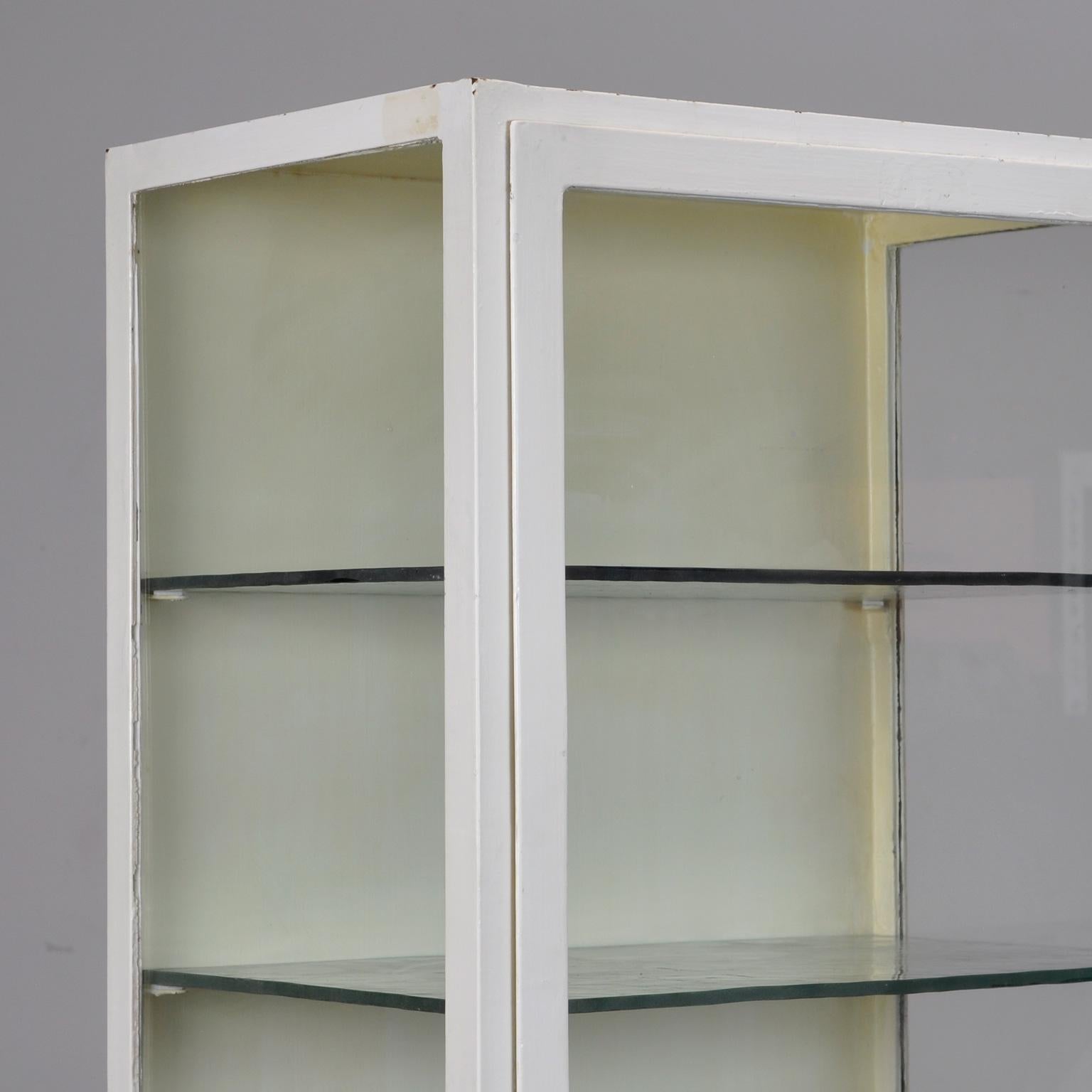Iron And Glass Medical Display Cabinet, 1930s In Good Condition In Amsterdam, Noord Holland