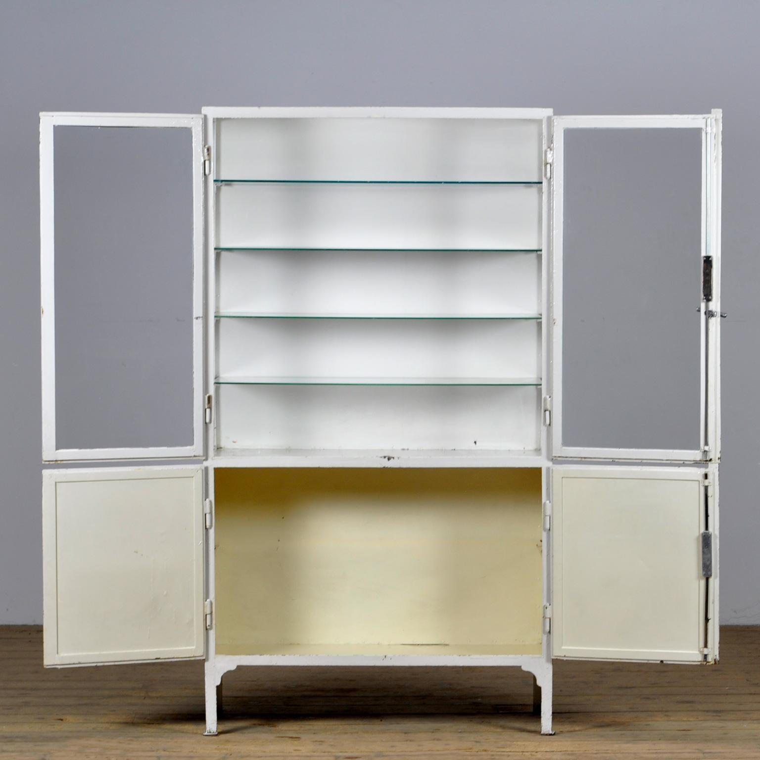 Iron and Glass Medical Display Cabinet, 1930s In Good Condition In Amsterdam, Noord Holland