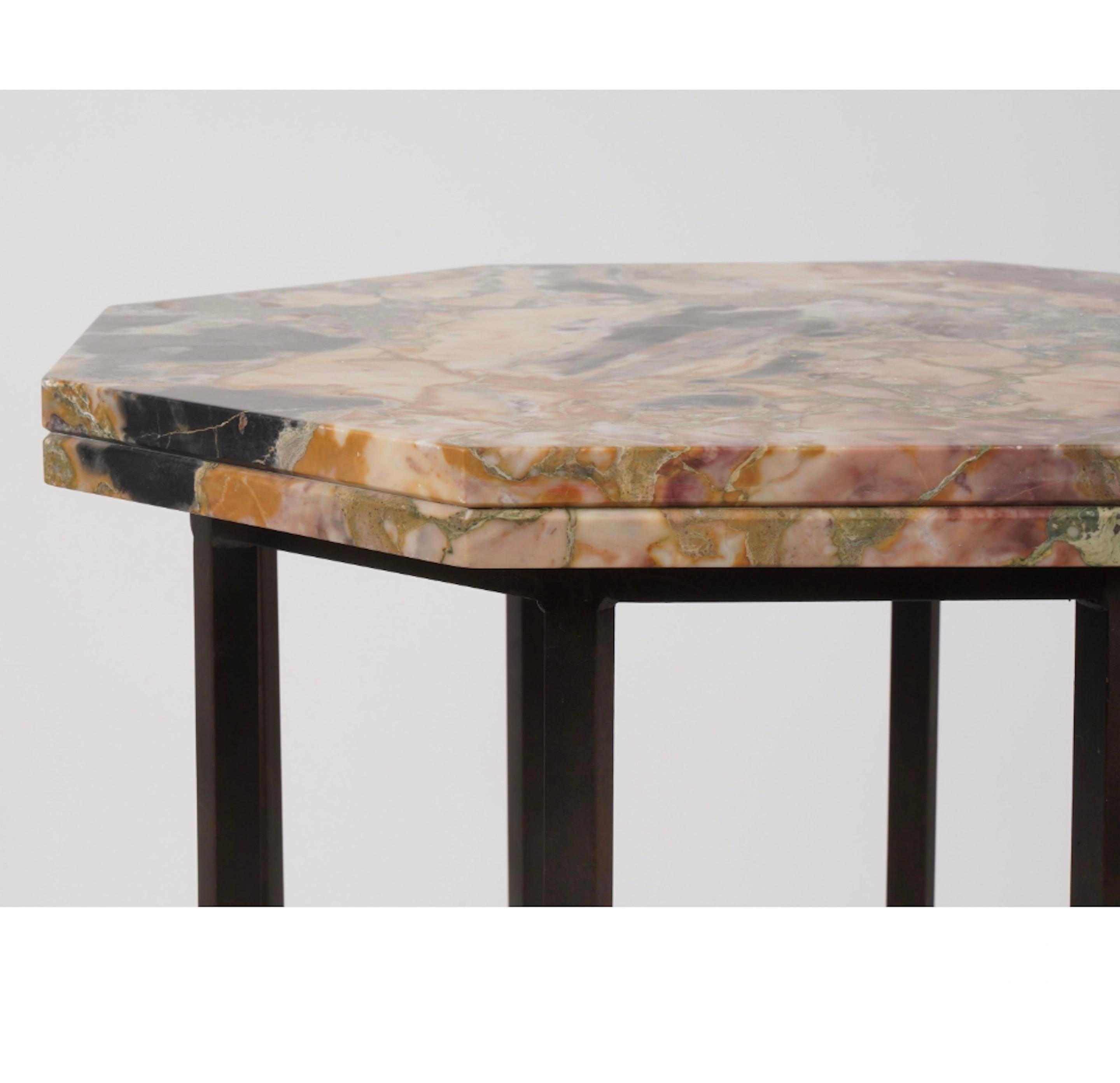 Américain Table de Gueridon en fer et marbre en vente
