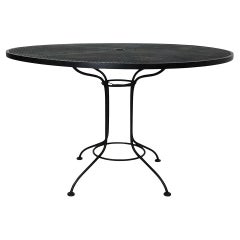 Terrasse aus Eisen und Metallgeflecht am Pool  Garten-Essen  Tisch att. an Woodard, Holzard