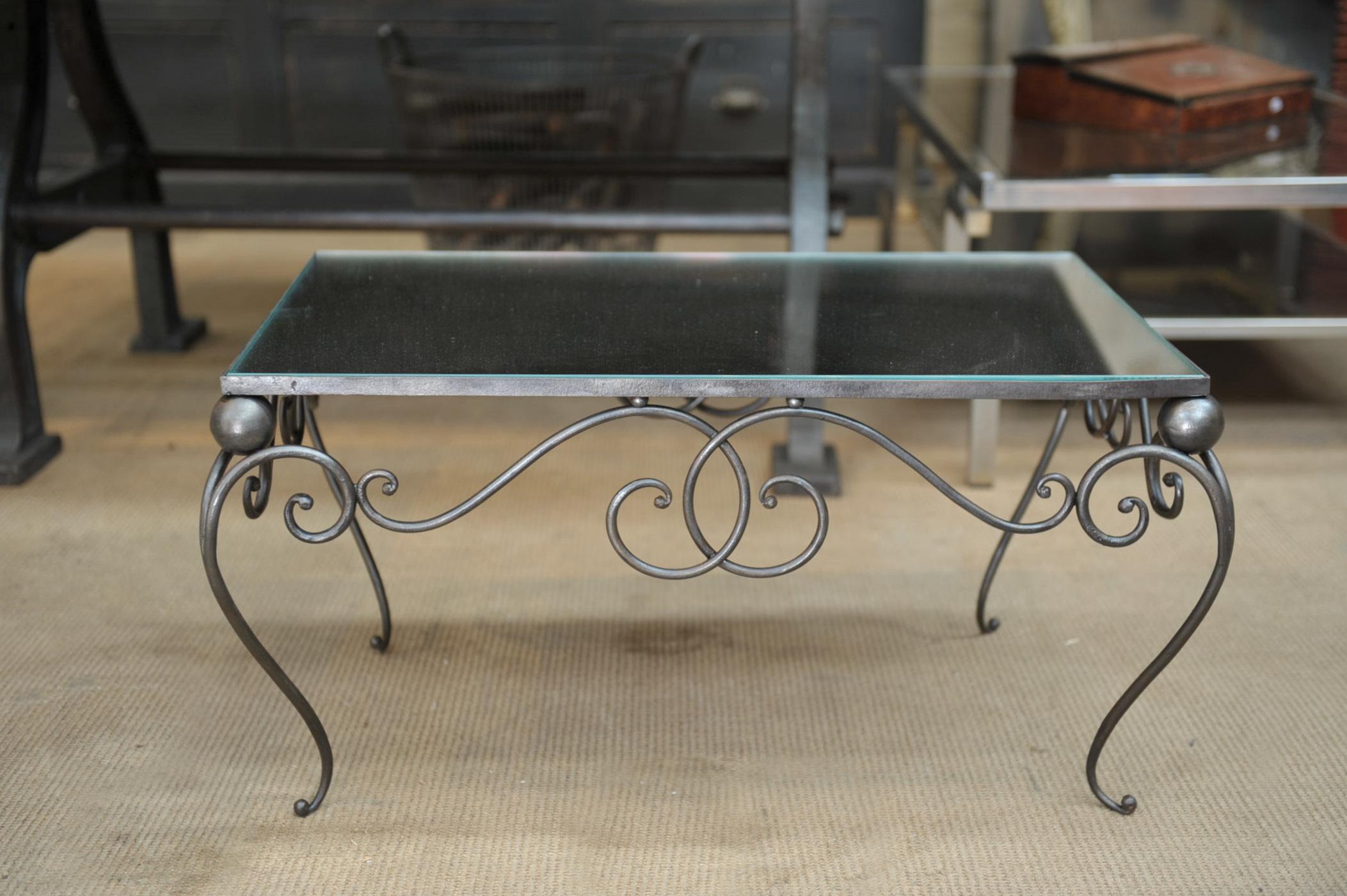 Iron and Mirror Top Coffee Table, circa 1940 In Good Condition For Sale In Roubaix, FR