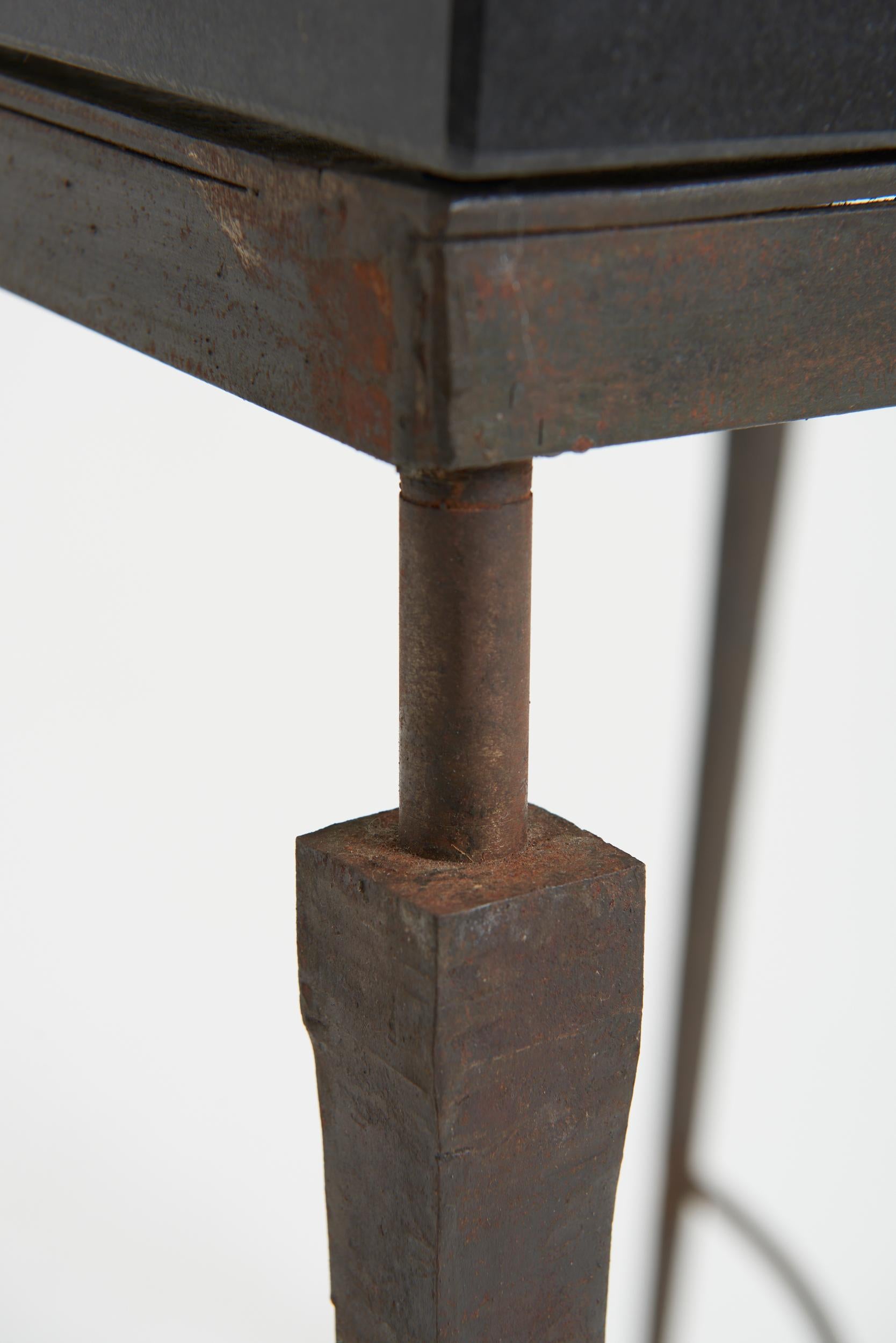 Table d'appoint carrée en fer et en pierre 1