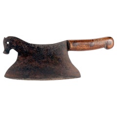 Picadora de alimentos de hierro y madera en forma de caballo, Inglaterra, 1890.