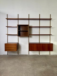 Iron and wood wall bookcase by Osvaldo Borsani E22 production Tecno, Italy 1960s