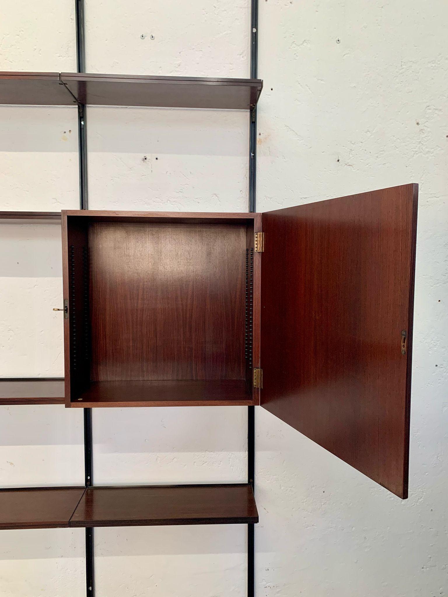 Wandregal aus Eisen und Holz von Osvaldo Borsani E22 Produktion Tecno, Italien 1960er Jahre im Angebot 2
