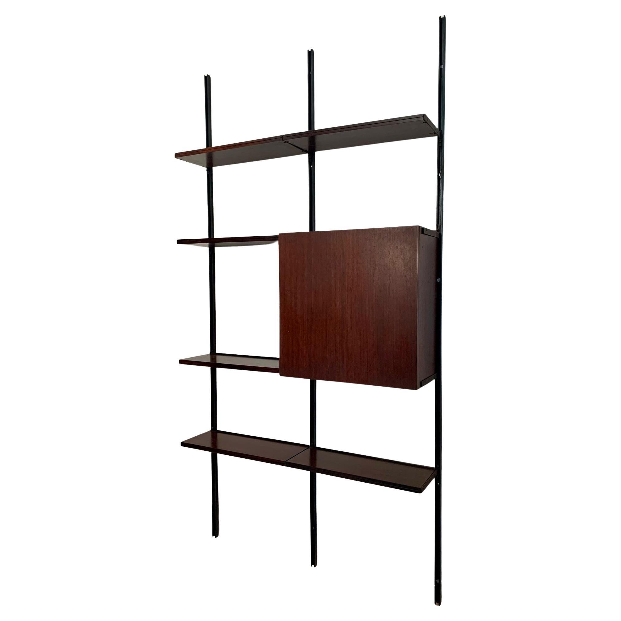 Wandregal aus Eisen und Holz von Osvaldo Borsani E22 Produktion Tecno, Italien 1960er Jahre im Angebot