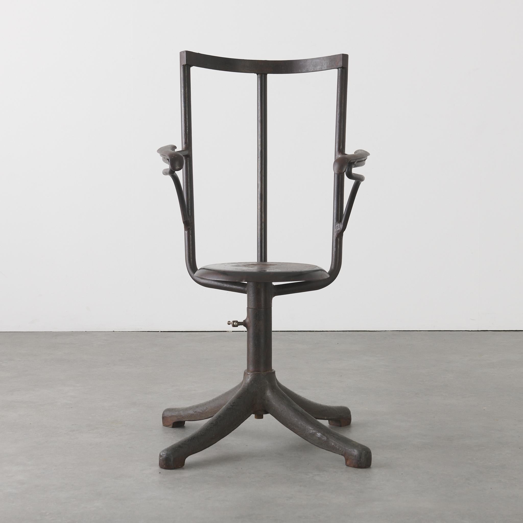 Sillón de hierro principios del siglo XX Desconocido en venta